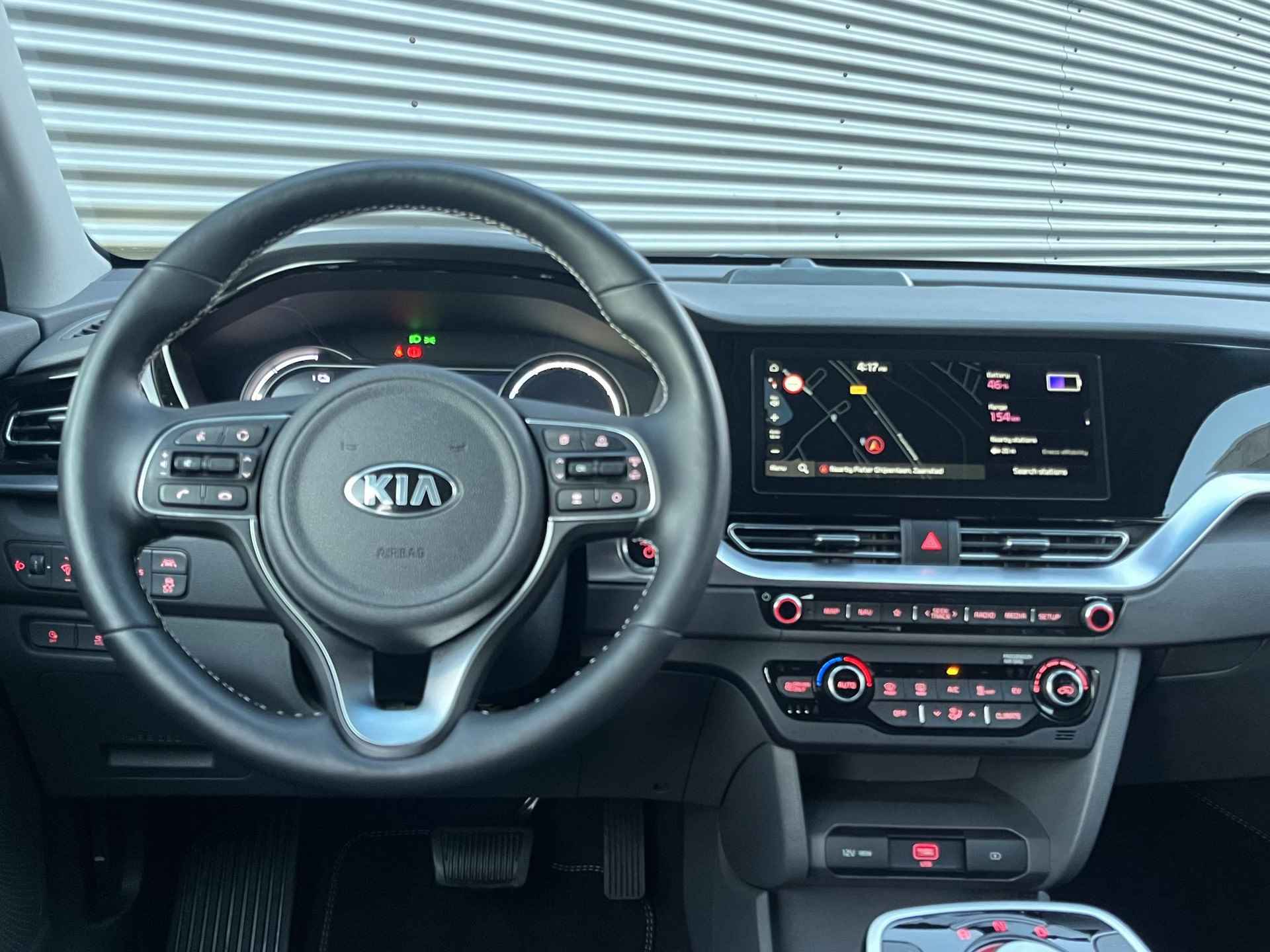 Kia e-Niro ComfortLine 64 kWh Inclusief zomer en winterset / Stoelverwarming voor / Parkeercamera / Adaptieve cruise control / Parkeersensors / Stuurverwarming / Half lederen bekleding / - 3/29