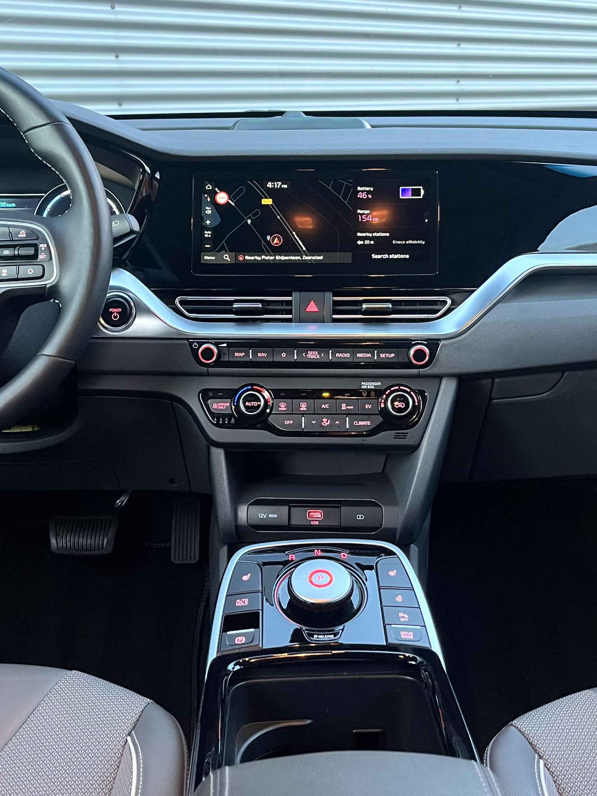 Kia e-Niro ComfortLine 64 kWh Inclusief zomer en winterset / Stoelverwarming voor / Parkeercamera / Adaptieve cruise control / Parkeersensors / Stuurverwarming / Half lederen bekleding / - 7/29