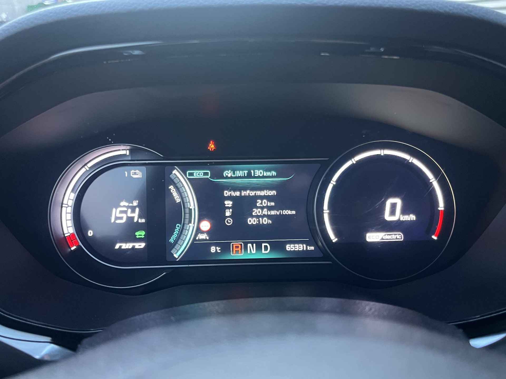 Kia e-Niro ComfortLine 64 kWh Inclusief zomer en winterset / Stoelverwarming voor / Parkeercamera / Adaptieve cruise control / Parkeersensors / Stuurverwarming / Half lederen bekleding / - 15/29