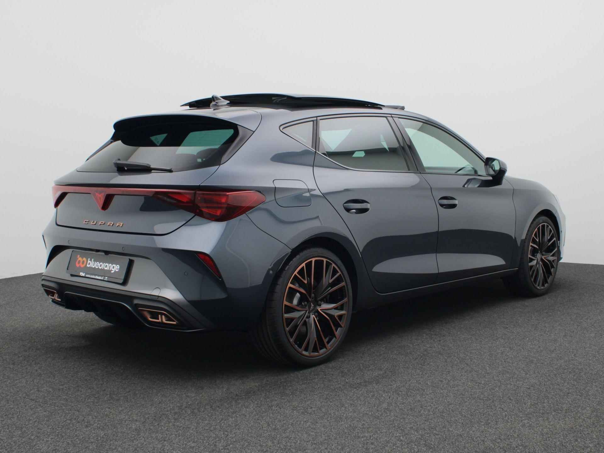 CUPRA Leon 1.5 TSI e-Hybrid VZ Performance 272PK DSG matrix led, schuif-kanteldak, achteruitrijcamera, stuur-stoelverwarming, adaptive cruise met travel assist, elek. verstelbare voorstoel, side assist, keyless, 19" lichtmetaal - 3/56