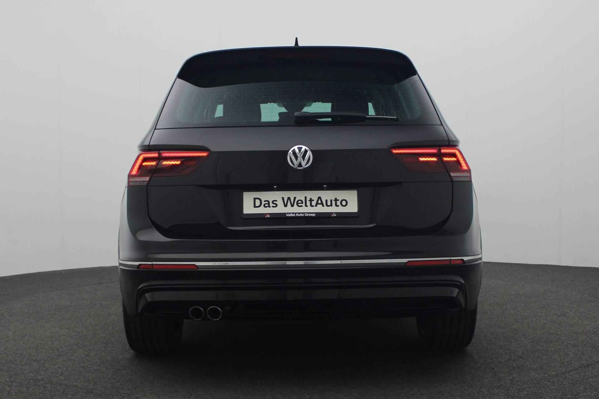 Volkswagen Tiguan 2.0 TDI 150PK DSG Highline Business R / R-Line | Trekhaak | HUD | 20 inch | Camera | Navi | ACC - 18/43