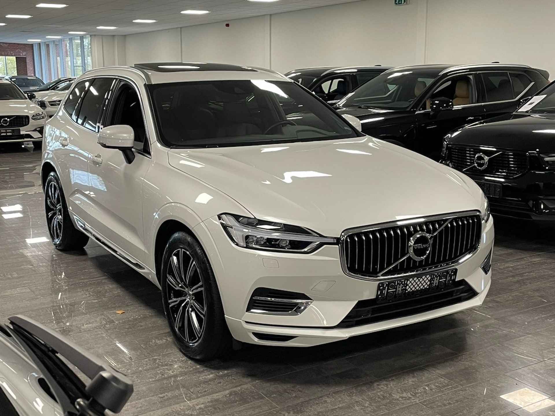 Volvo XC60 T8 AWD Recharge Inscription | Luchtvering | Trekhaak | Crystal White Met. | Adaptieve Cruise Control | Standkachel met Volvo On - 2/28