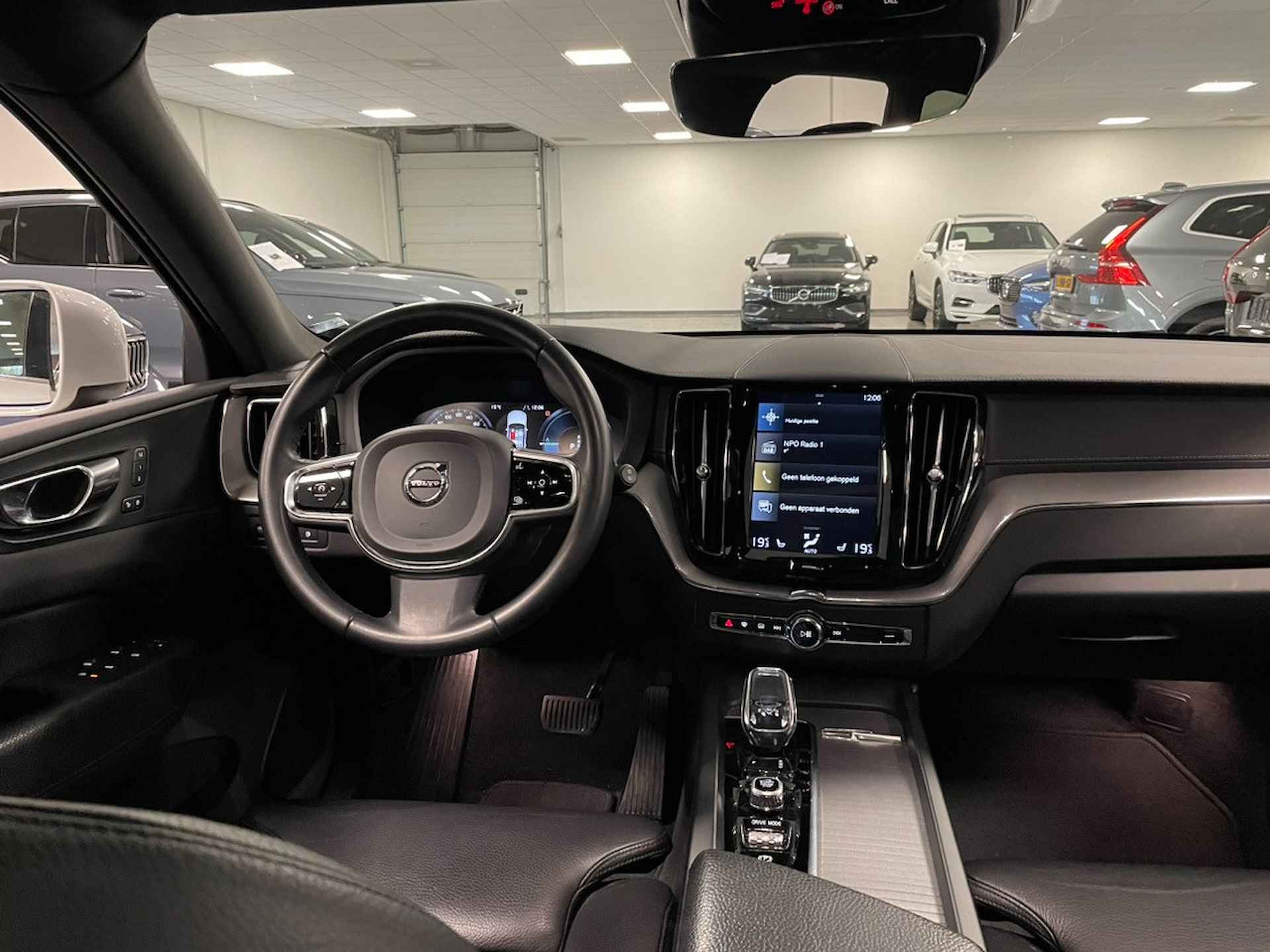 Volvo XC60 T8 AWD Recharge Inscription | Luchtvering | Trekhaak | Crystal White Met. | Adaptieve Cruise Control | Standkachel met Volvo On - 9/28