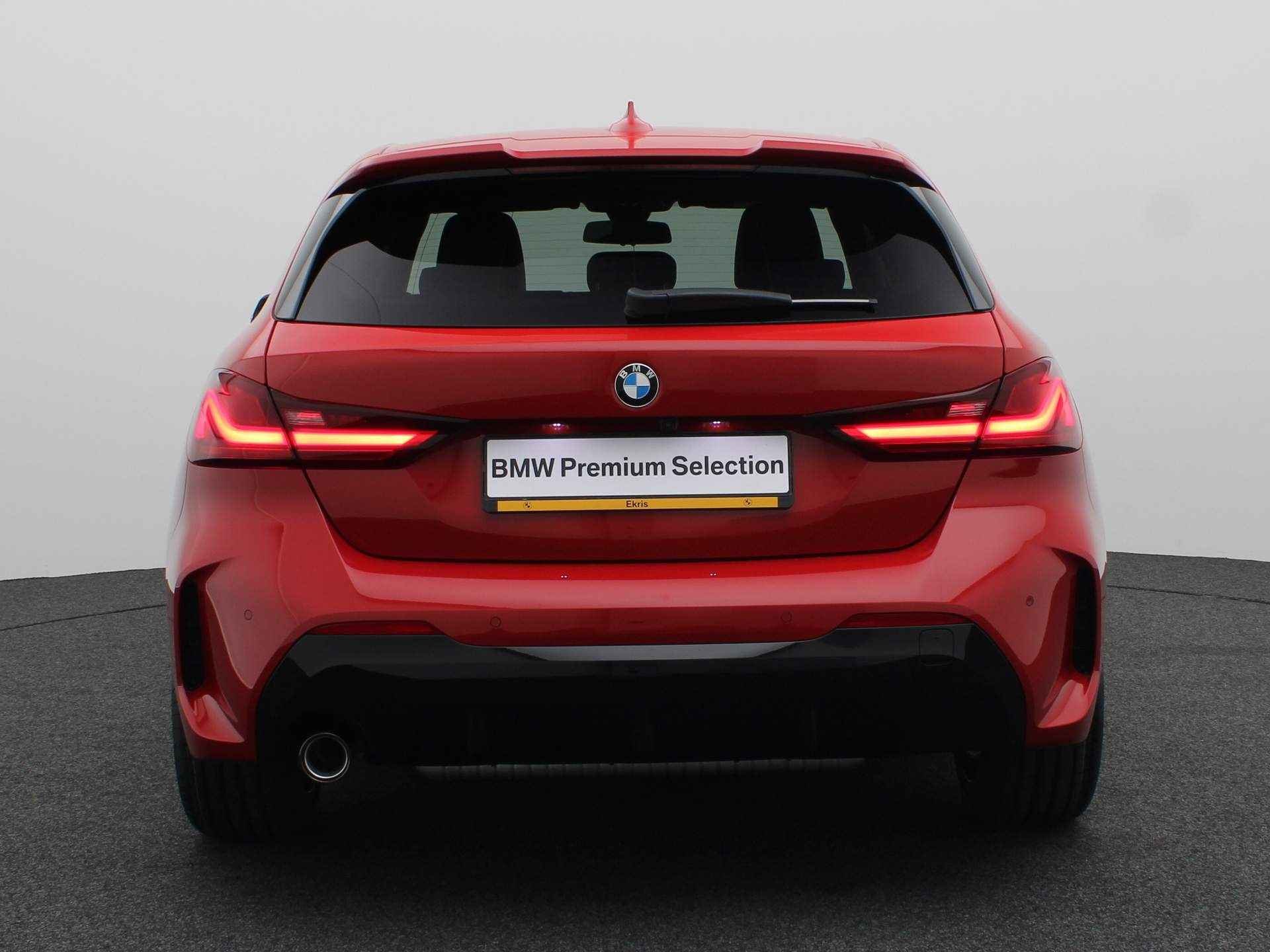 BMW 1 Serie 5-deurs 118i M Sportpakket Pro Comfort Pack / Comfort Access / Achteruitrijcamera / Buitenspiegels Elektrisch Inklapbaar / 18'' - 5/20