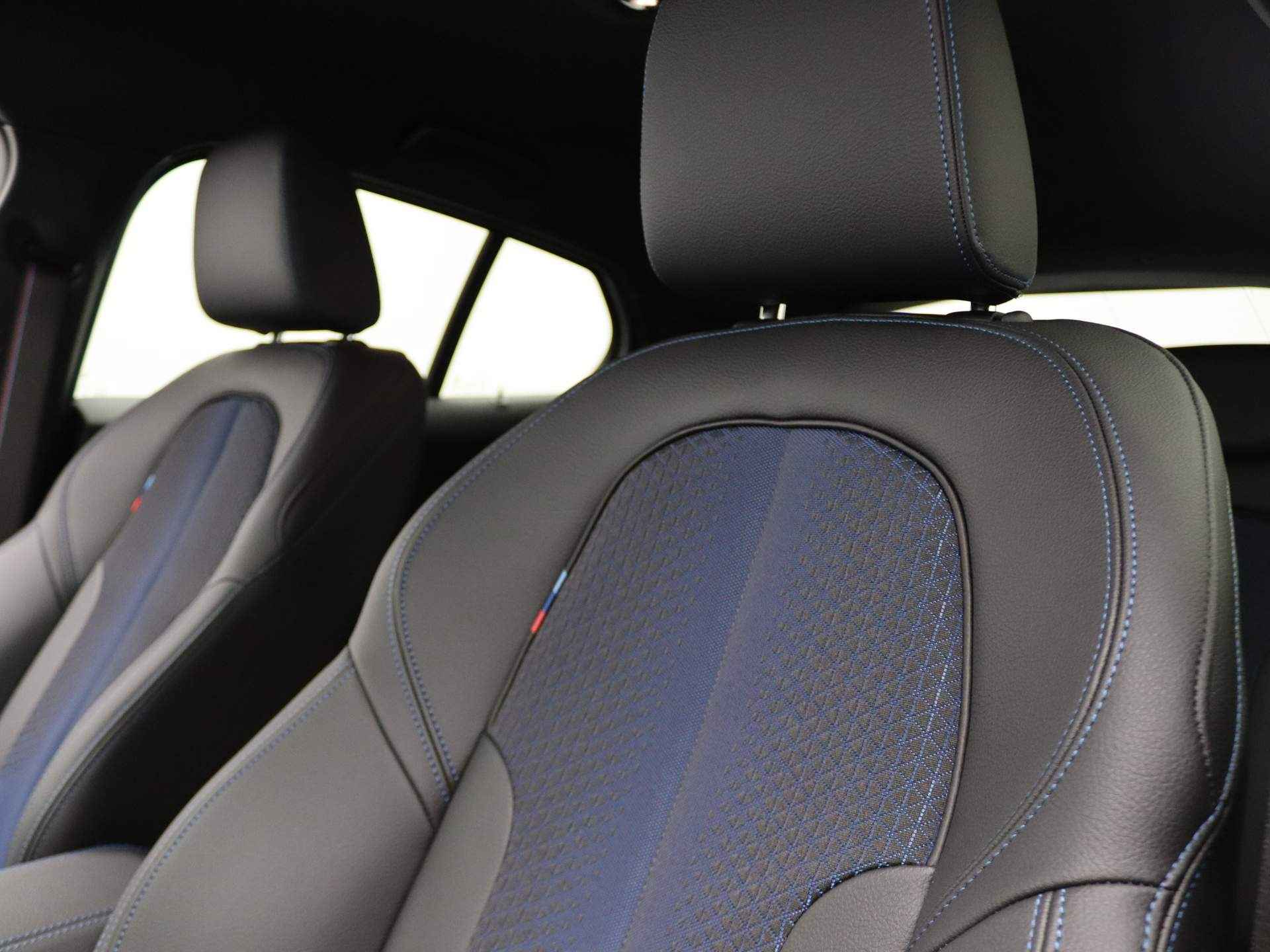 BMW 1 Serie 5-deurs 118i M Sportpakket Pro Comfort Pack / Comfort Access / Achteruitrijcamera / Buitenspiegels Elektrisch Inklapbaar / 18'' - 11/20
