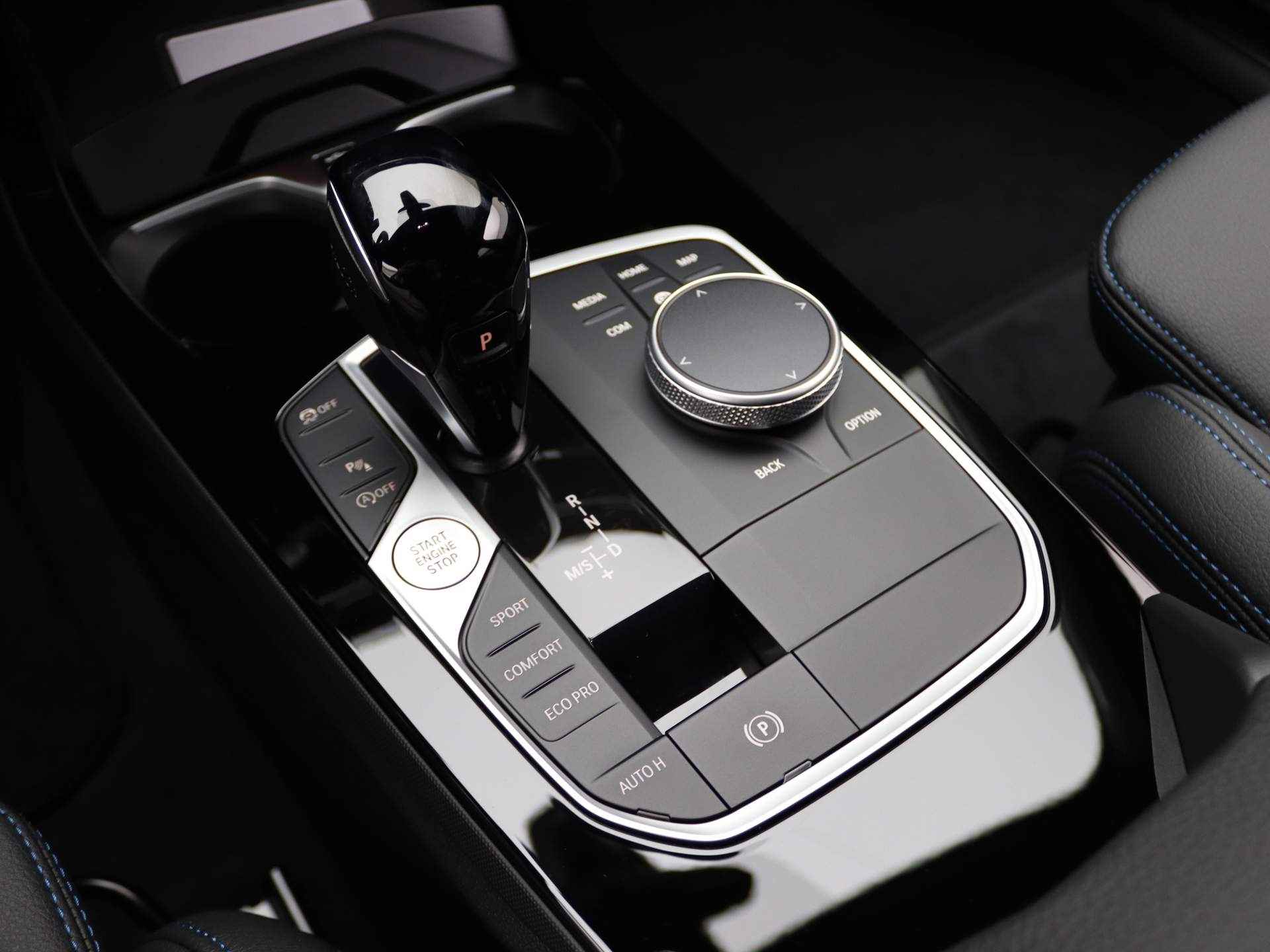 BMW 1 Serie 5-deurs 118i M Sportpakket Pro Comfort Pack / Comfort Access / Achteruitrijcamera / Buitenspiegels Elektrisch Inklapbaar / 18'' - 12/20
