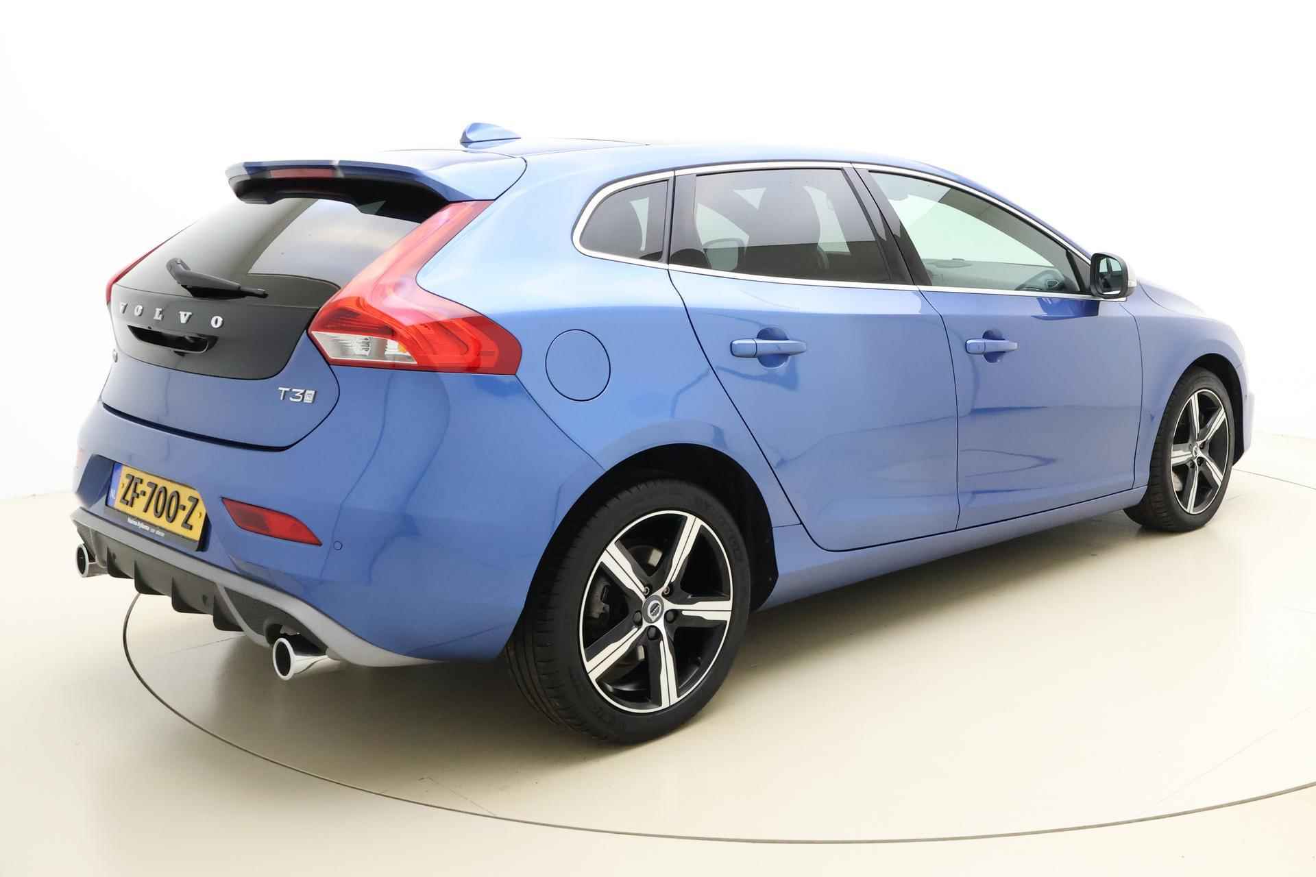 Volvo V40 1.5 T3 Polar+ Sport - 2/35