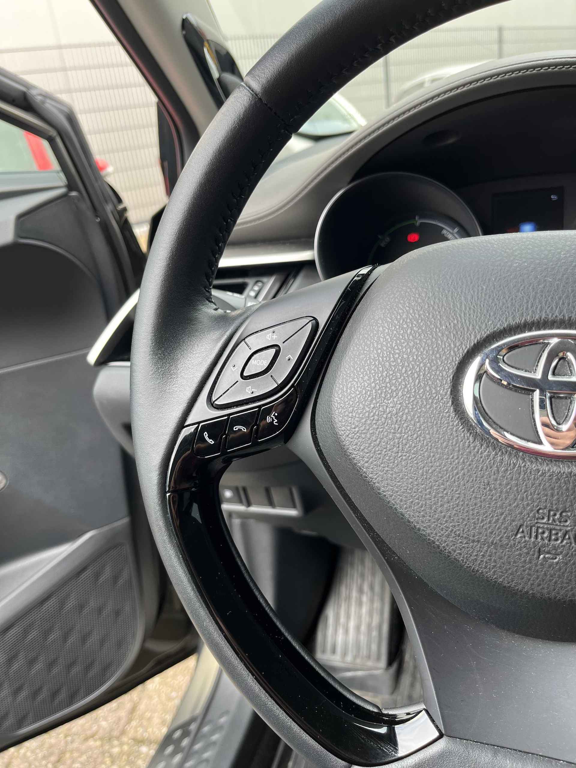 Toyota C-HR 2.0 Hybrid Executive | 1e Eigenaar | Uniek Leder | 184 PK | Trekhaak | JBL | Elektrische Stoel | FULL OPTION | Nieuw Geleverd en Onderhouden | - 11/30