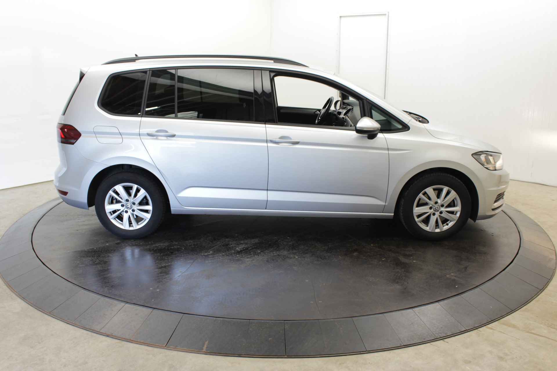 Volkswagen Touran 1.5 TSI 7Pers DSG EL Trekh Navi App-connect PDC V+A Adapt.cruise - 10/45