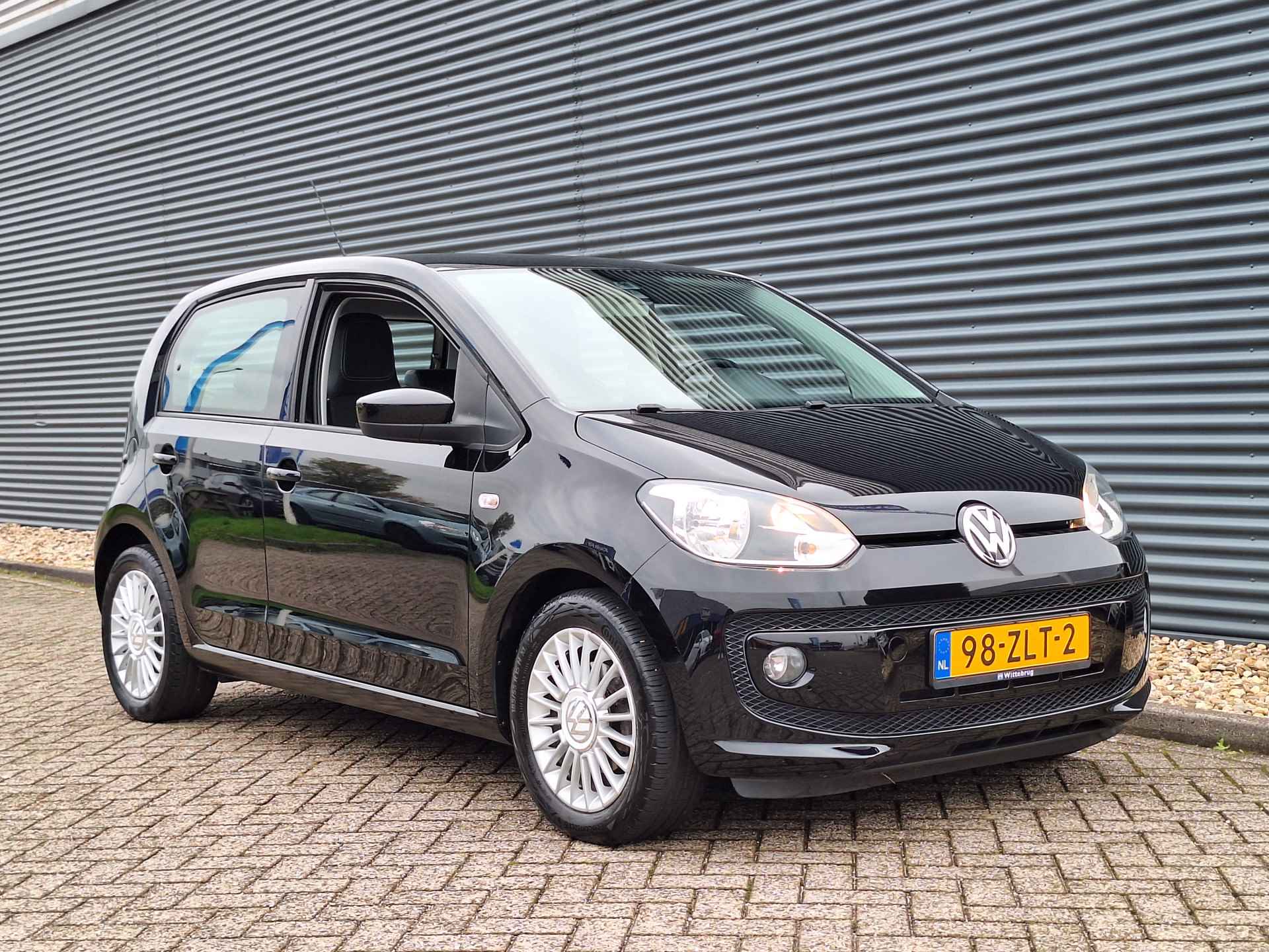 Volkswagen up! 1.0 high up! BlueMotion | Navigatie | Bluetooth | Parkeersensoren | Airco | Lichtmetalen Velgen | Lederen Bekleding Met Stoelverwarming | - 3/42