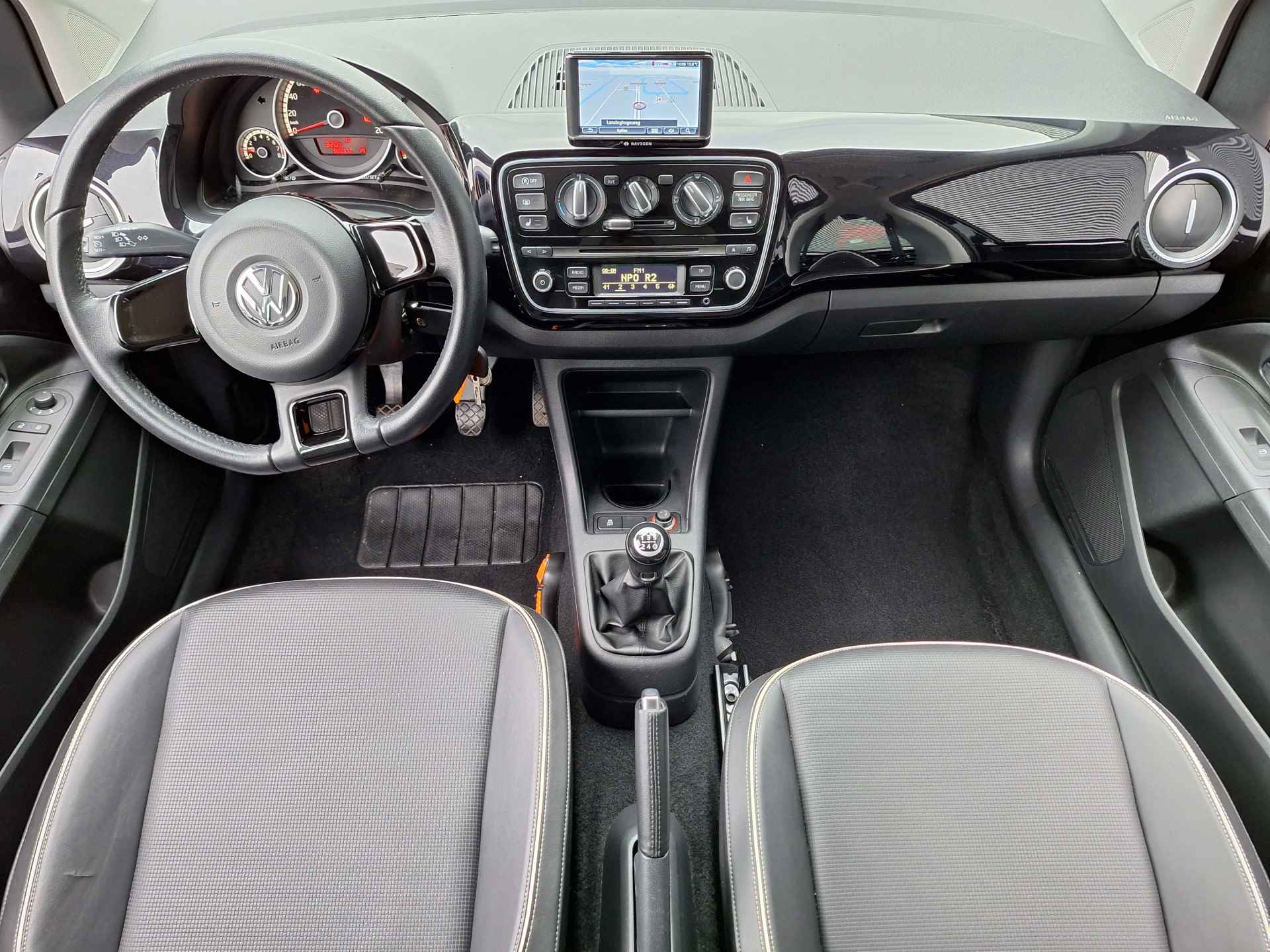 Volkswagen up! 1.0 high up! BlueMotion | Navigatie | Bluetooth | Parkeersensoren | Airco | Lichtmetalen Velgen | Lederen Bekleding Met Stoelverwarming | - 10/42