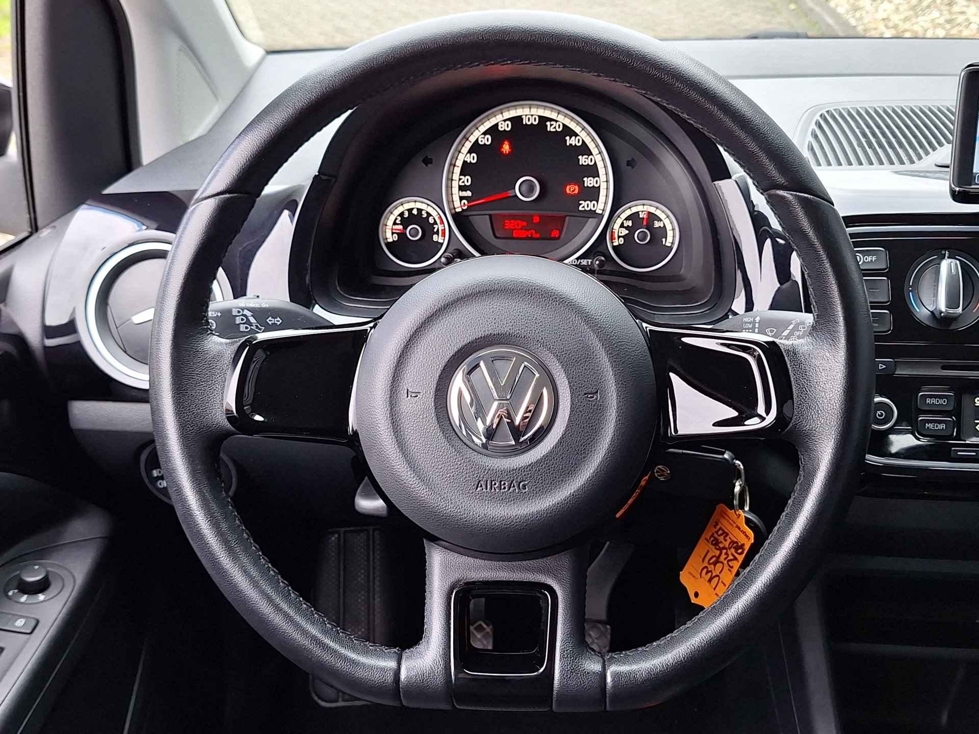 Volkswagen up! 1.0 high up! BlueMotion | Navigatie | Bluetooth | Parkeersensoren | Airco | Lichtmetalen Velgen | Lederen Bekleding Met Stoelverwarming | - 32/42