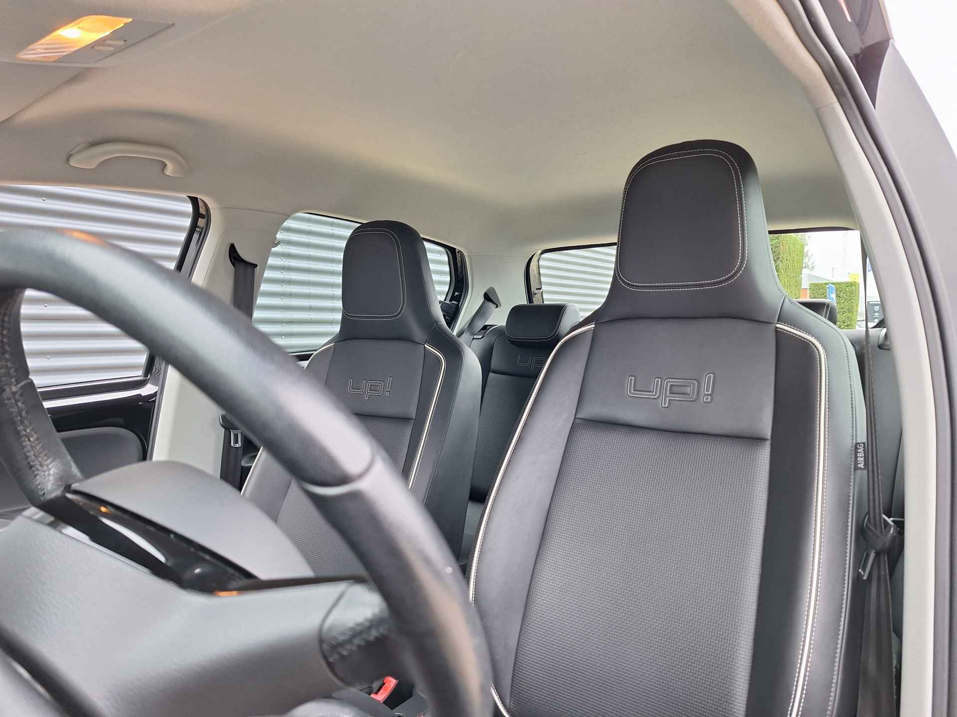 Volkswagen up! 1.0 high up! BlueMotion | Navigatie | Bluetooth | Parkeersensoren | Airco | Lichtmetalen Velgen | Lederen Bekleding Met Stoelverwarming | - 34/42