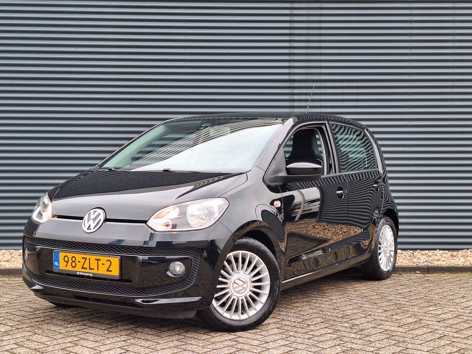 Volkswagen up! 1.0 high up! BlueMotion | Navigatie | Bluetooth | Parkeersensoren | Airco | Lichtmetalen Velgen | Lederen Bekleding Met Stoelverwarming | - 40/42