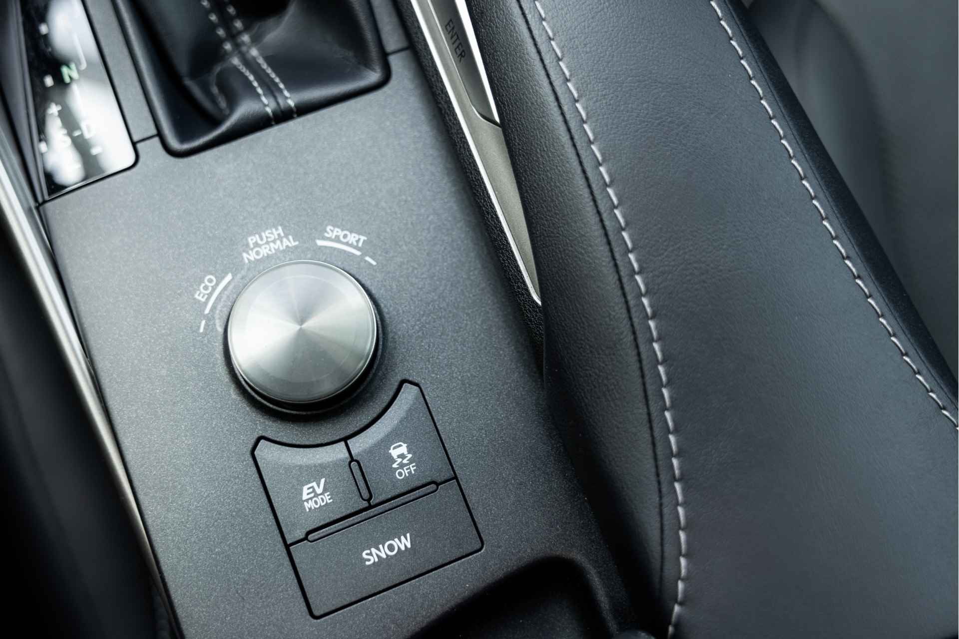 Lexus IS 300h Hybrid Business Line Limited | Schuifdak | Navigatie | Stoelverwarming | - 32/61