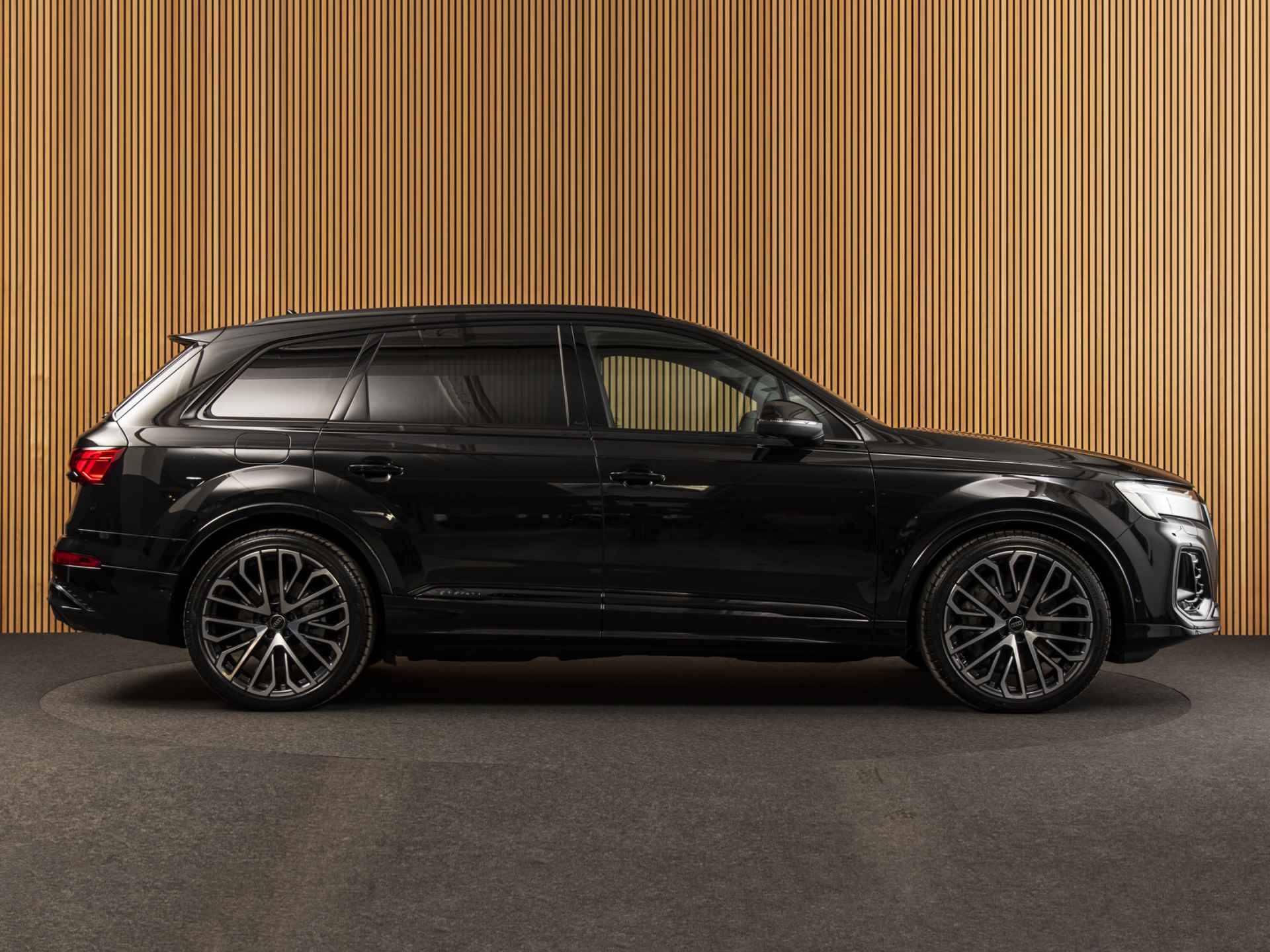 Audi Q7 55 TFSI e quattro B&O-22"-PANO-TOUR-CITY-PARKING - 6/32