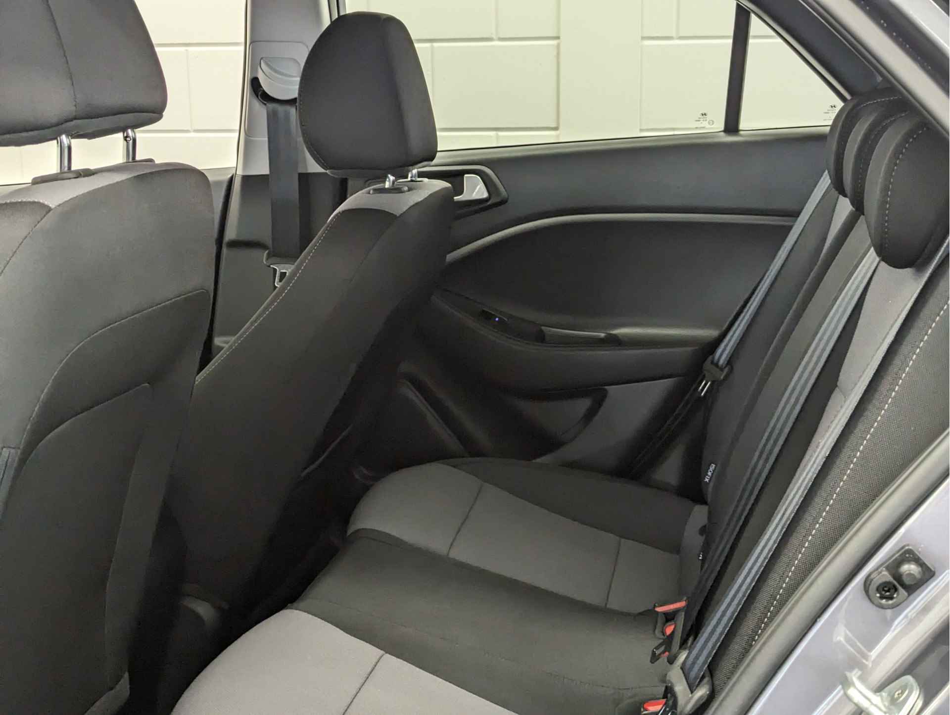 Hyundai i20 1.0 T-GDI Comfort AIRCO | PARKEERCAMERA | UNIEKE LAGE KMSTAND! - 21/41
