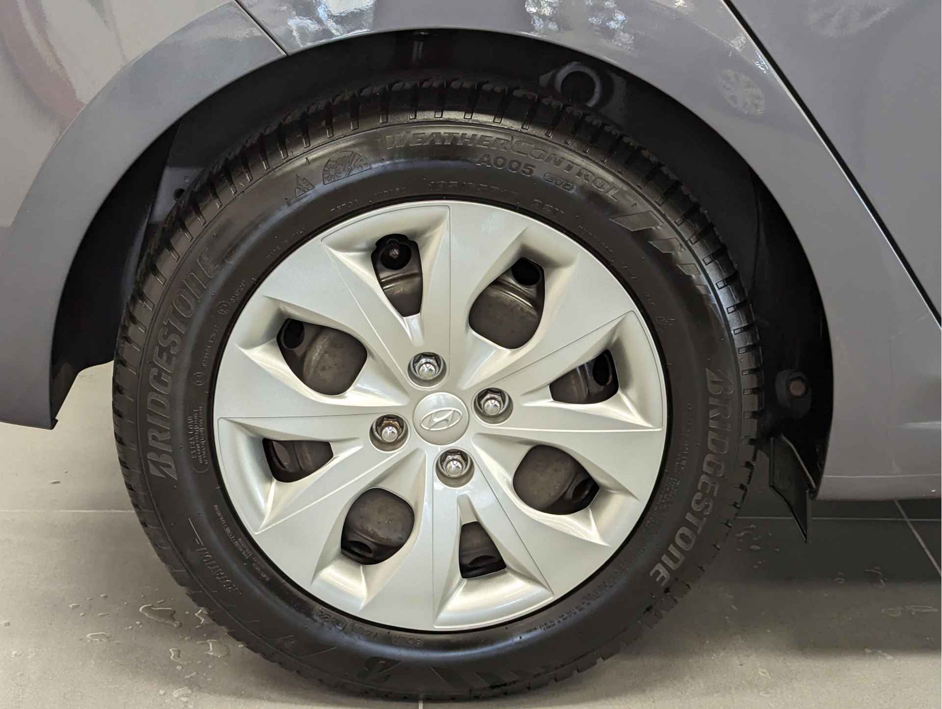Hyundai i20 1.0 T-GDI Comfort AIRCO | PARKEERCAMERA | UNIEKE LAGE KMSTAND! - 34/41