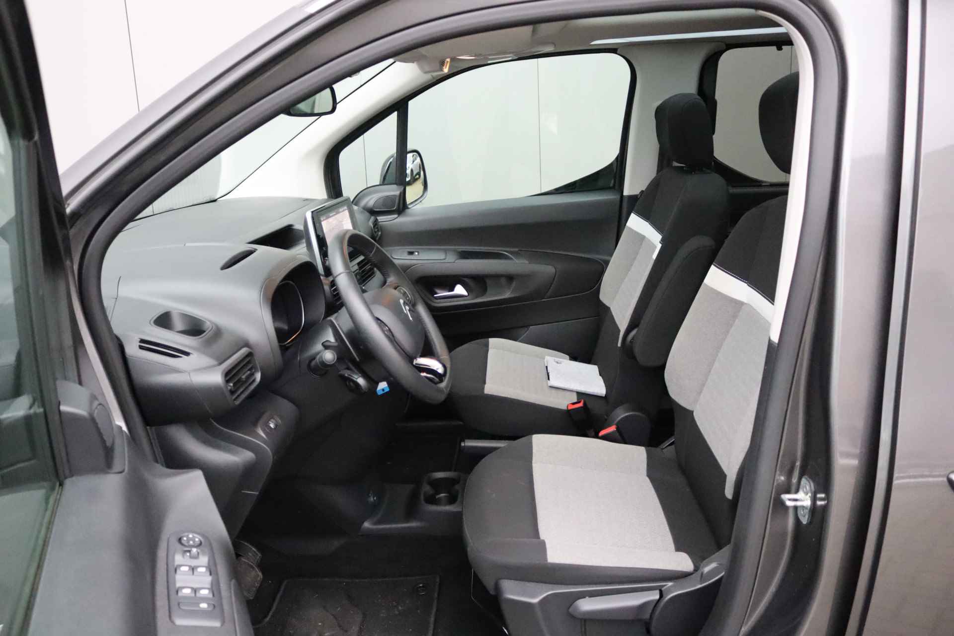 Citroën Berlingo 1.2 PureT. 130PK Automaat Shine Panoramadak/Navigatie/Camera/Parkeerhulp - 7/32