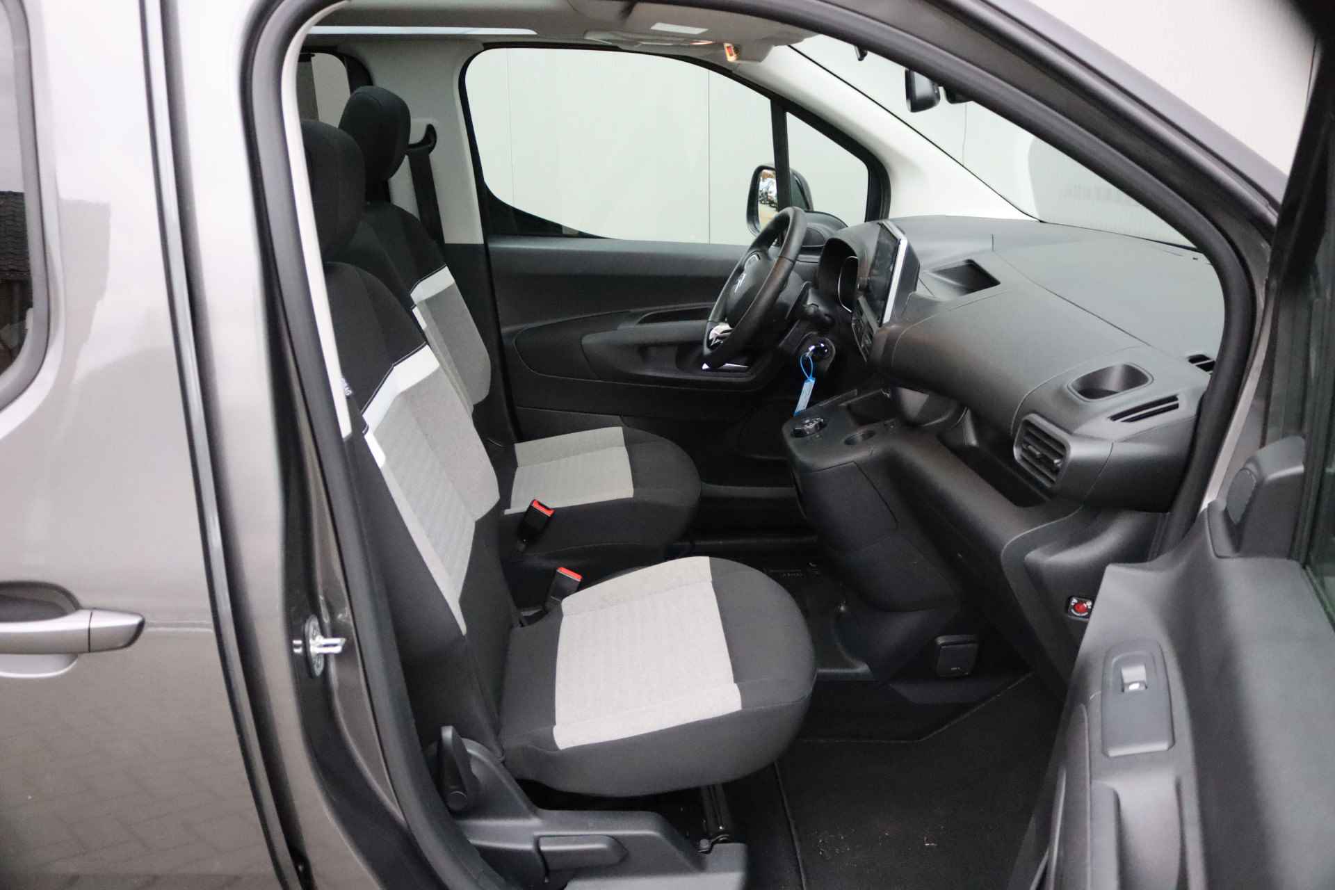 Citroën Berlingo 1.2 PureT. 130PK Automaat Shine Panoramadak/Navigatie/Camera/Parkeerhulp - 12/32