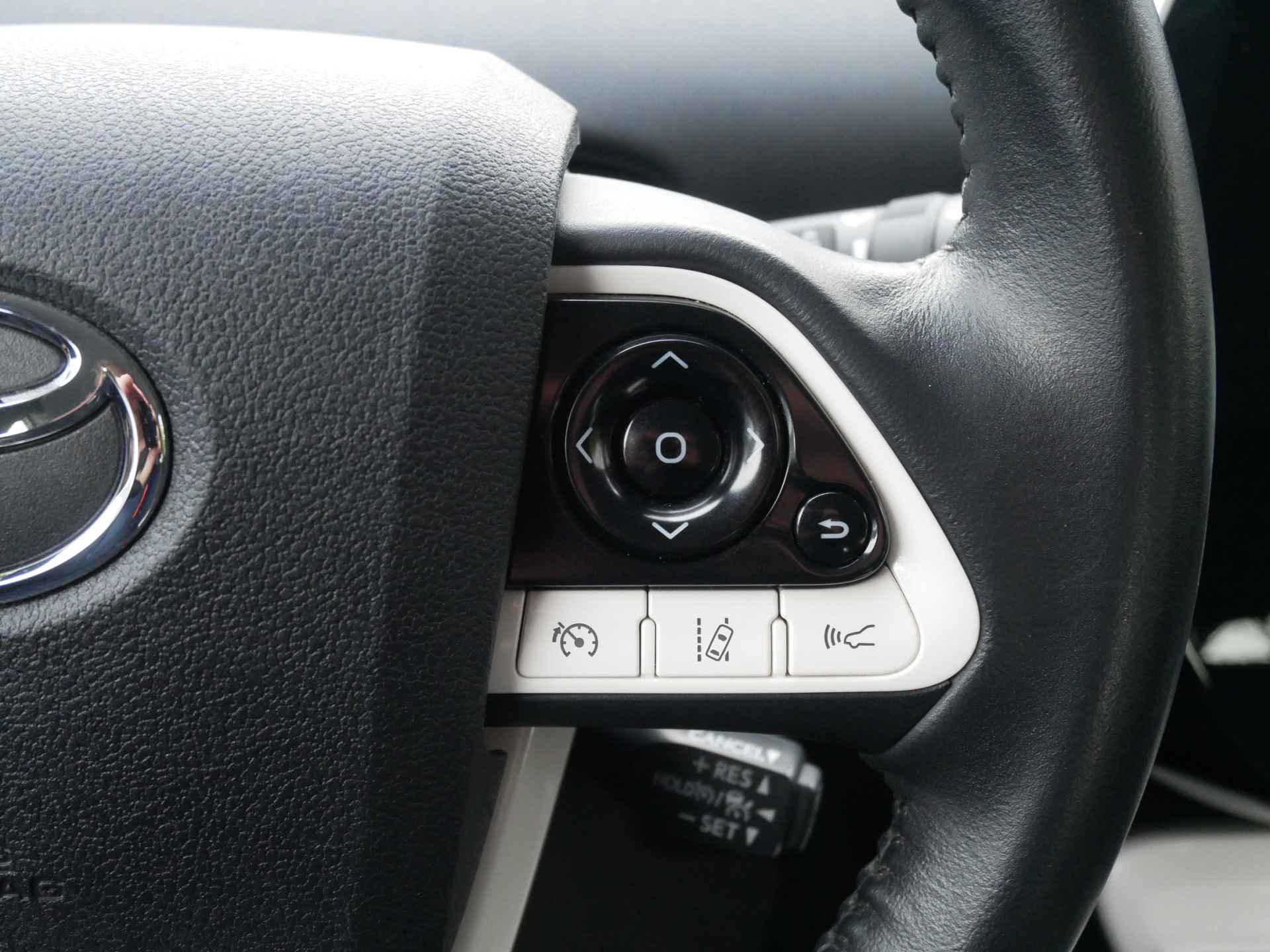 Toyota Prius 1.8 Hybrid Executive, JBL, Stoelverwarming, Luxe!! - 11/38