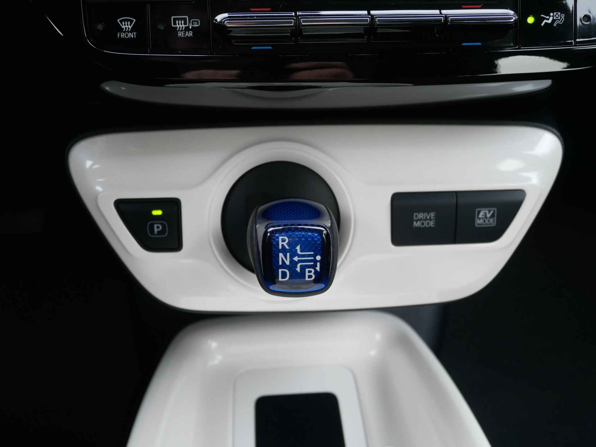 Toyota Prius 1.8 Hybrid Executive, JBL, Stoelverwarming, Luxe!! - 34/38