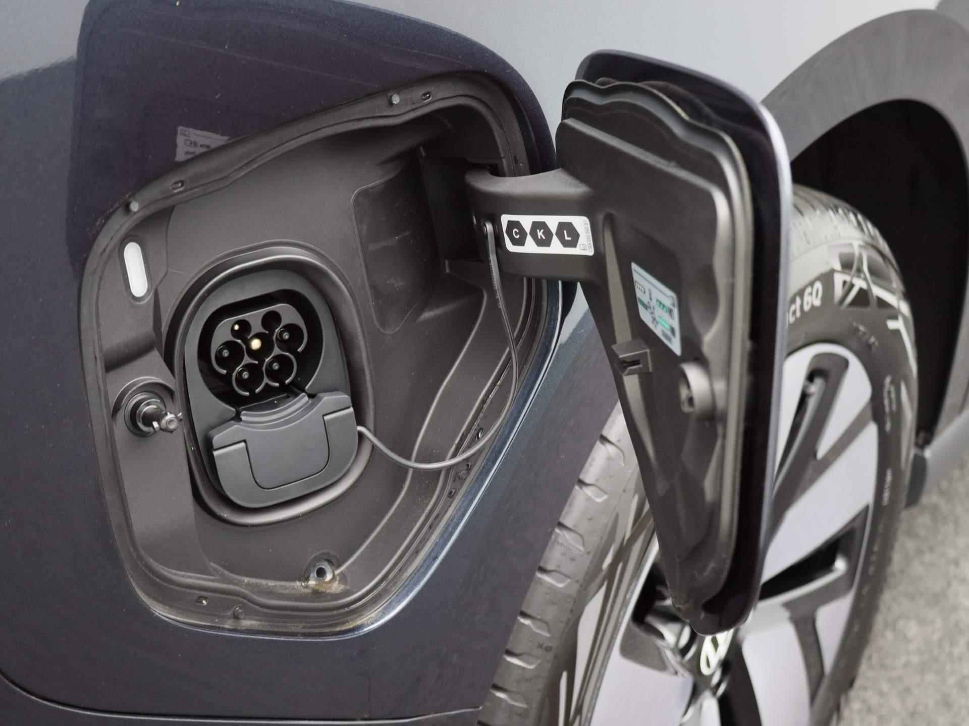 Volkswagen ID. Buzz Pro Advantage 77kWh 204PK Trekhaak, Matrix-LED, achteruitrijcamera, winterpakket Plus, easy open, keyless, elek. stoelen, alarm, 19'' lichtmetaal - 51/54