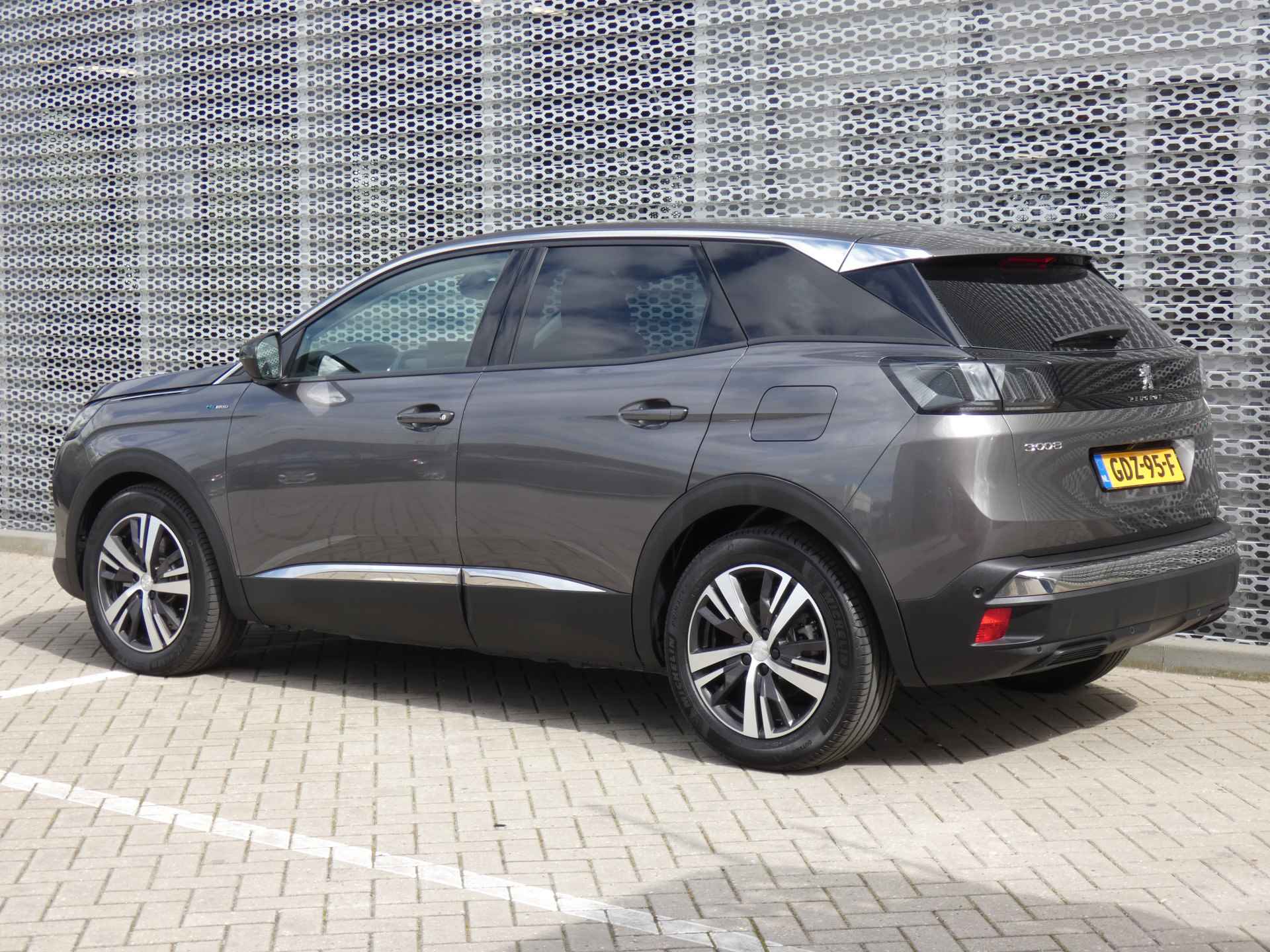 Peugeot 3008 1.6 HYbrid 225PK Allure Pack Business ! Dodehoek bewaking | Camera | Navigatie | Parkeerhulp ! - 6/38