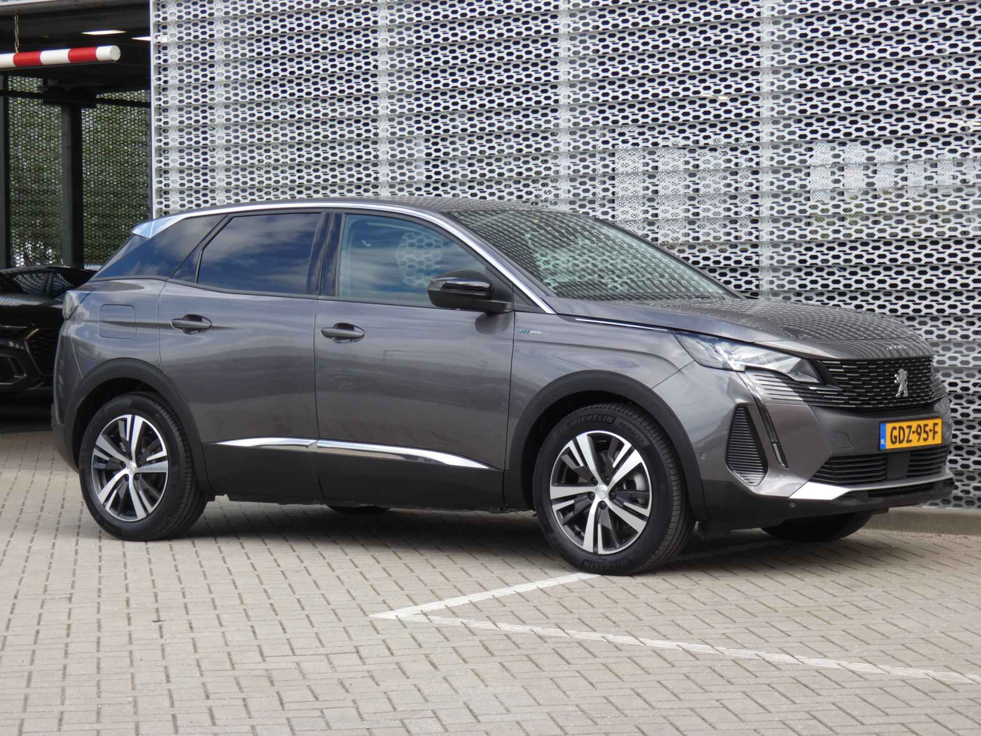 Peugeot 3008 1.6 HYbrid 225PK Allure Pack Business ! Dodehoek bewaking | Camera | Navigatie | Parkeerhulp ! - 35/38