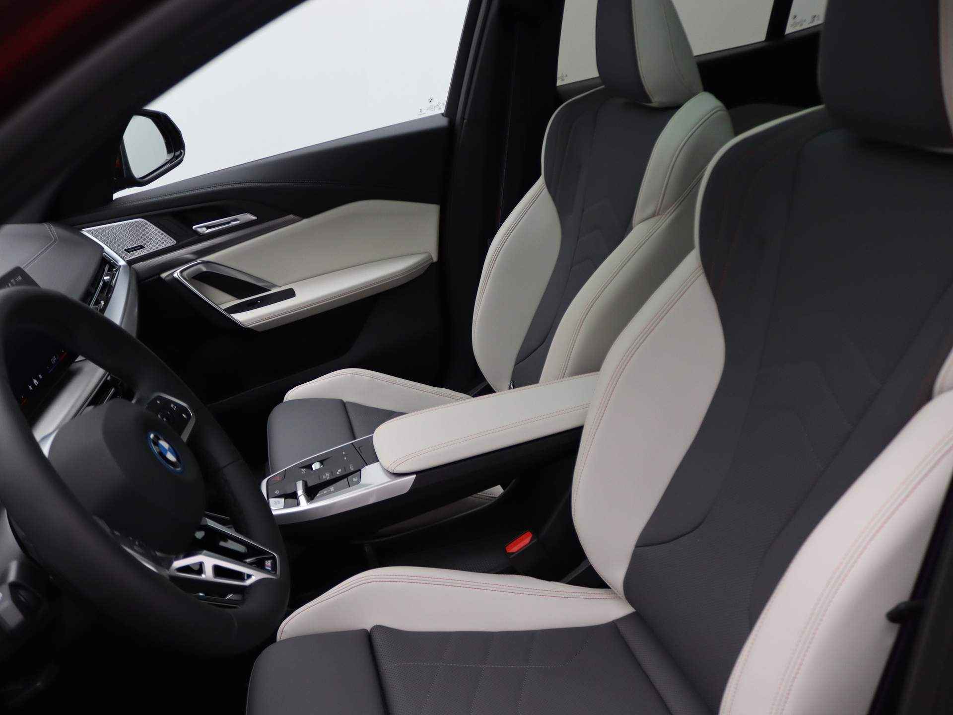 BMW iX2 xDrive30 | M Sportpakket Pro | Premium Pack - 13/33