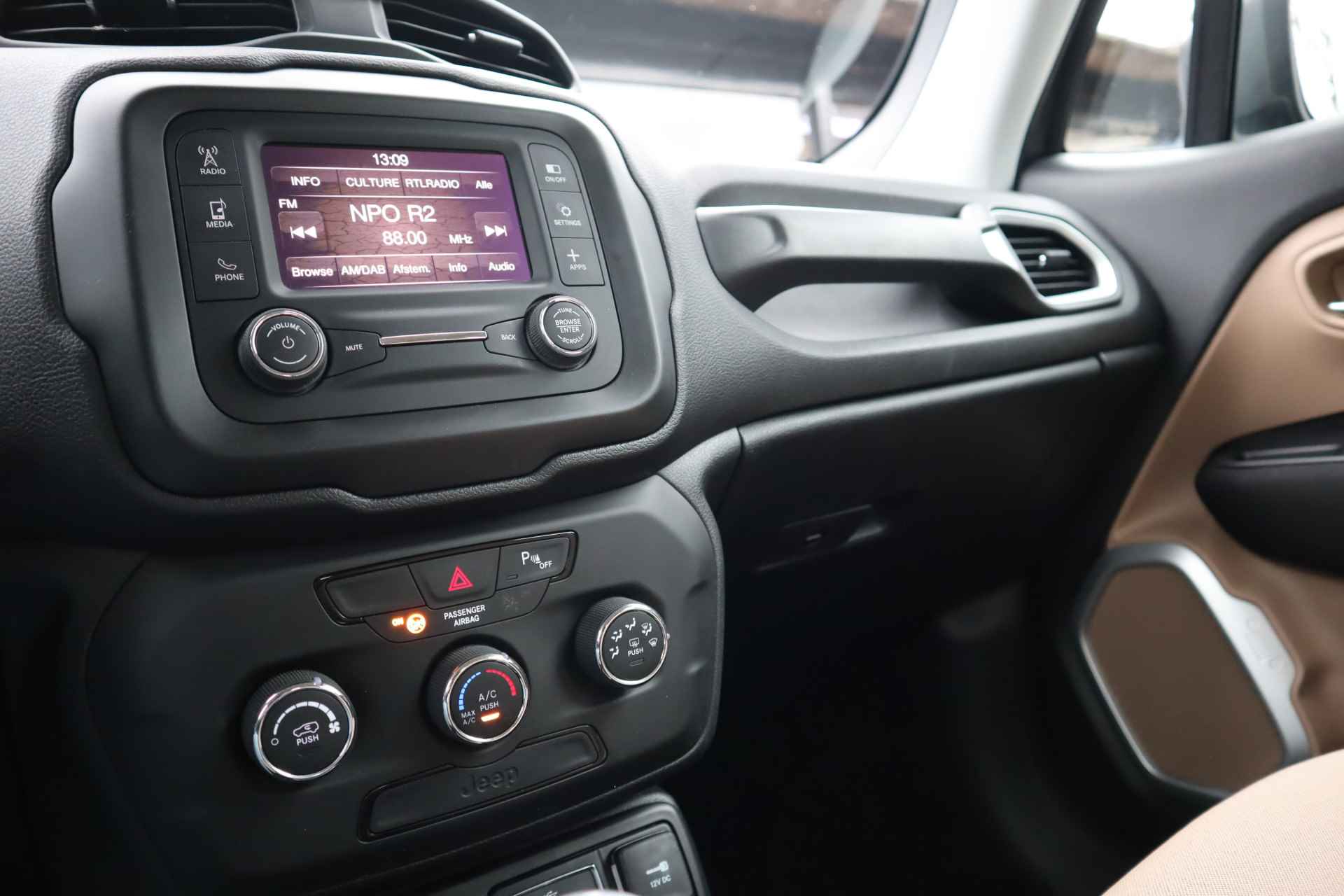 Jeep Renegade 1.6 E-Torq Longitude | DAB Radio | Parkeersensoren - 11/40