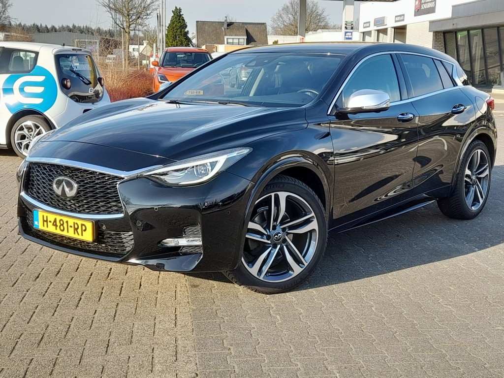 INFINITI Q30 1.6T SPORT AUTOMAAT CAMERA