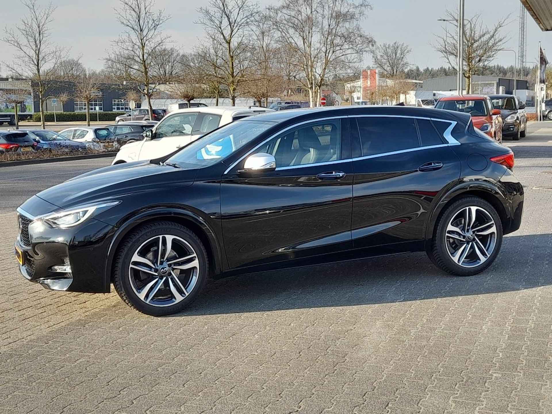 INFINITI Q30 1.6T SPORT AUTOMAAT CAMERA - 3/37