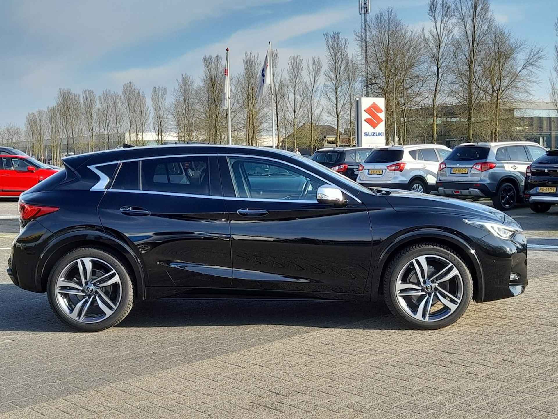 INFINITI Q30 1.6T SPORT AUTOMAAT CAMERA - 7/37