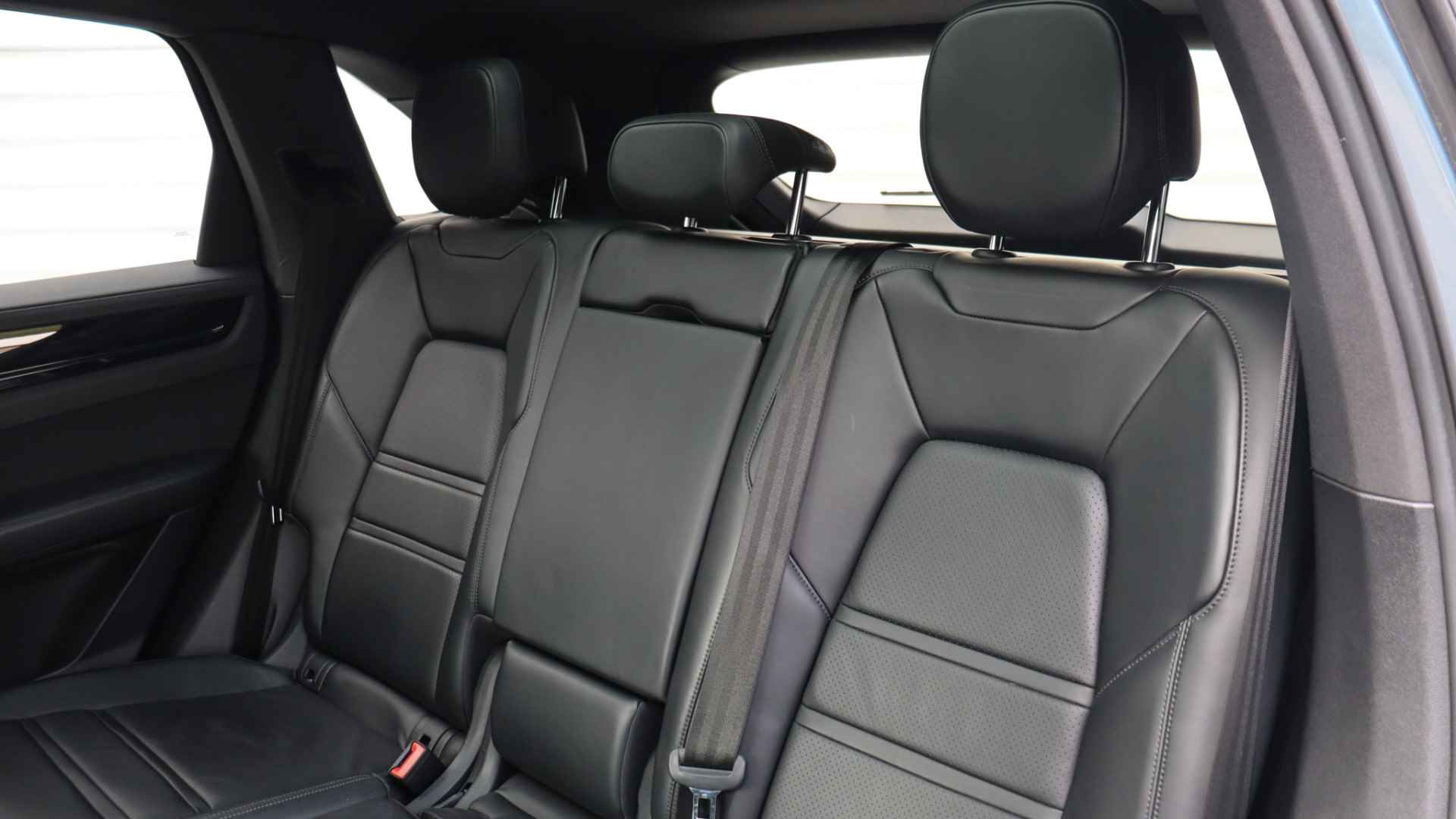 Porsche Cayenne 3.0 E-Hybrid | Massage | Panoramadak | Stoelventilatie | Nachtzicht-assistent | BOSE Sound | LED Matrix - 26/34