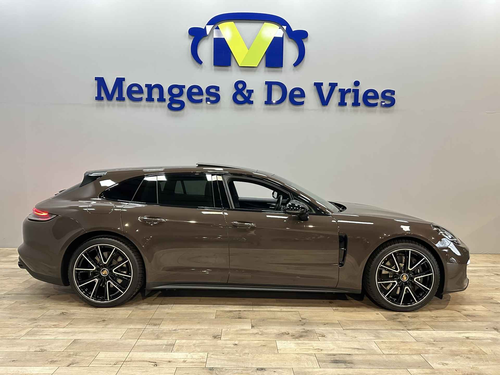 Porsche Panamera Sport Turismo 2.9 4 E-Hybrid Platinum Edition 9000 KM | NL Auto | Sport Chrono |  LED PDLS+ | Panorama | Luchtvering | 360 Camera | Bose | Adaptive cruise | Apple Carplay | Stuurwiel verwarmd | Isofix | - 2/54