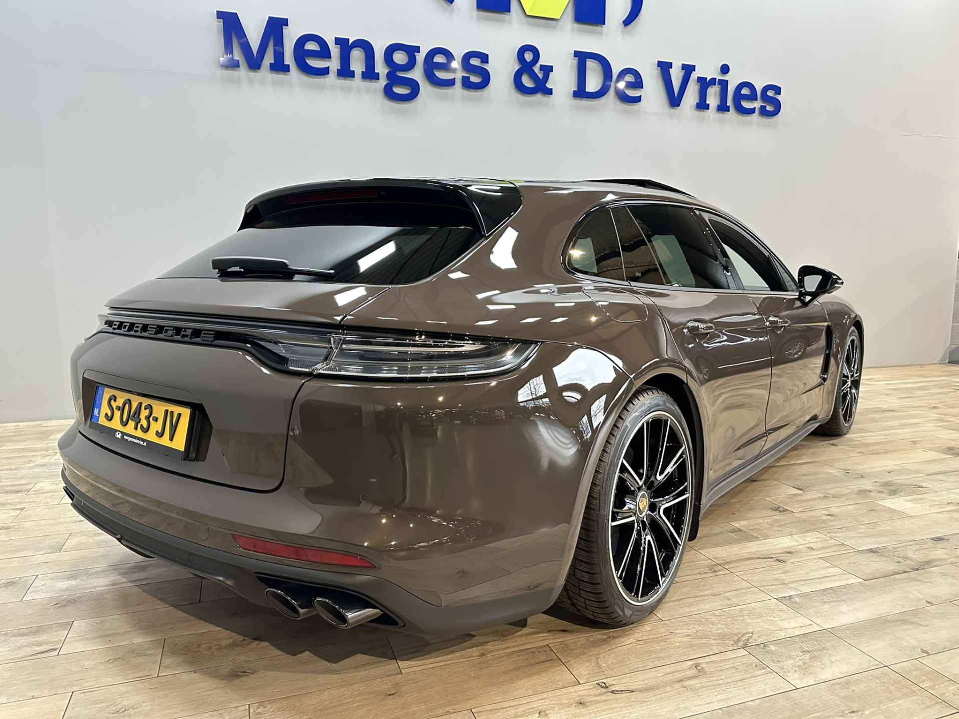 Porsche Panamera Sport Turismo 2.9 4 E-Hybrid Platinum Edition 9000 KM | NL Auto | Sport Chrono |  LED PDLS+ | Panorama | Luchtvering | 360 Camera | Bose | Adaptive cruise | Apple Carplay | Stuurwiel verwarmd | Isofix | - 3/54