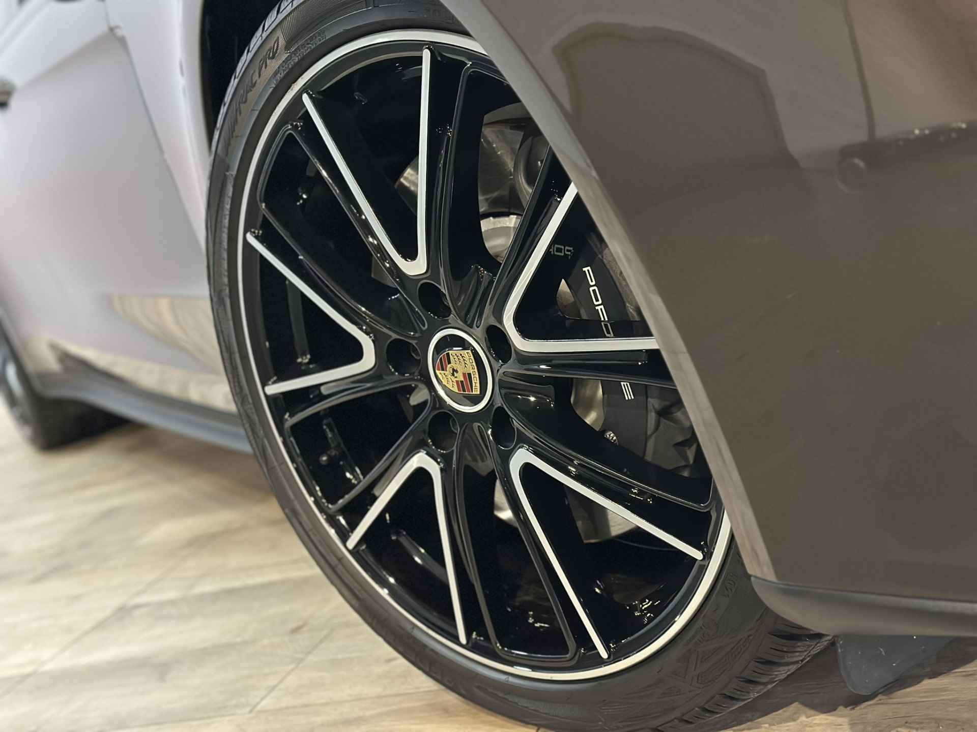 Porsche Panamera Sport Turismo 2.9 4 E-Hybrid Platinum Edition 9000 KM | NL Auto | Sport Chrono |  LED PDLS+ | Panorama | Luchtvering | 360 Camera | Bose | Adaptive cruise | Apple Carplay | Stuurwiel verwarmd | Isofix | - 10/54