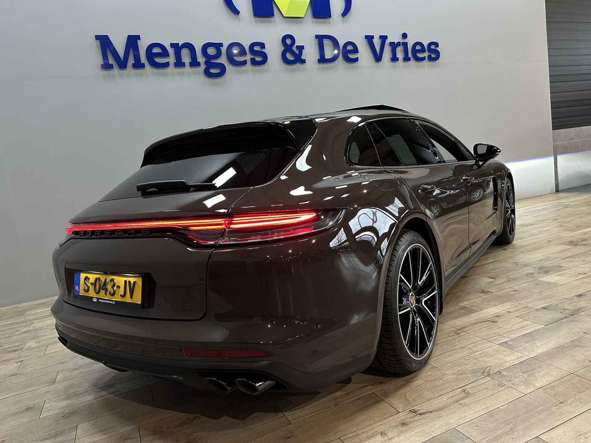 Porsche Panamera Sport Turismo 2.9 4 E-Hybrid Platinum Edition 9000 KM | NL Auto | Sport Chrono |  LED PDLS+ | Panorama | Luchtvering | 360 Camera | Bose | Adaptive cruise | Apple Carplay | Stuurwiel verwarmd | Isofix | - 50/54