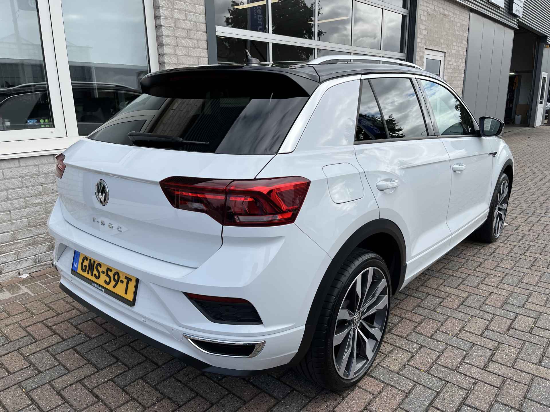 Volkswagen T-Roc 1.5 TSI 2x R-Line / PANO/ CAMERA/ PARK. SENSOREN/ LED/ DODE HOEK/ STOEL VERWARM./ DIGITAL DASHBOARD/ ADAPT. CRUISE/ BLUETOOTH/ NAVI/ CLIMA/ DAB/ - 33/37