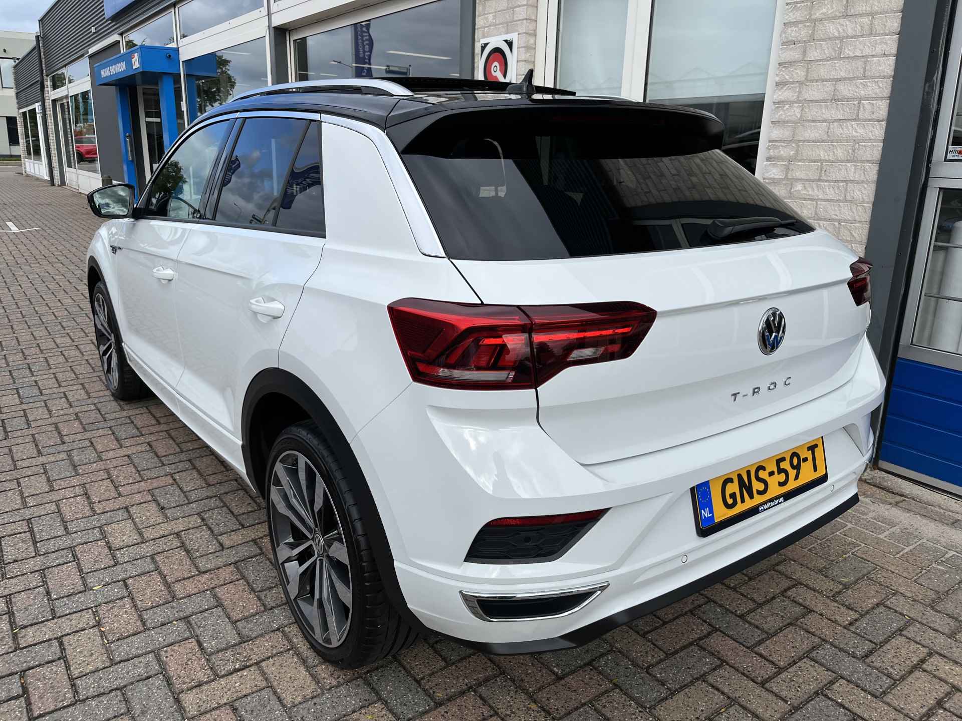 Volkswagen T-Roc 1.5 TSI 2x R-Line / PANO/ CAMERA/ PARK. SENSOREN/ LED/ DODE HOEK/ STOEL VERWARM./ DIGITAL DASHBOARD/ ADAPT. CRUISE/ BLUETOOTH/ NAVI/ CLIMA/ DAB/ - 3/37