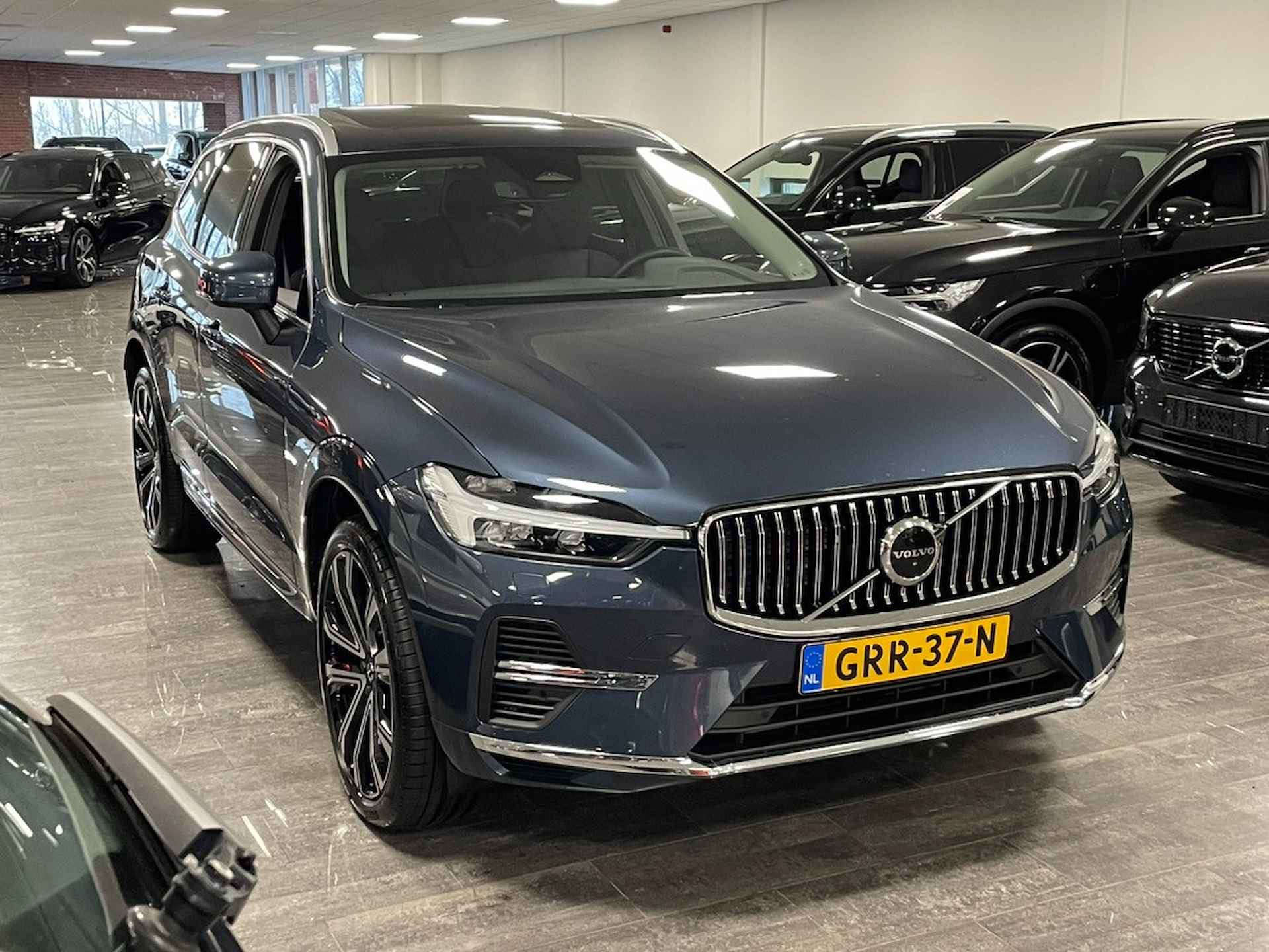 Volvo XC60 T6 AWD Recharge Plus Bright | Trekhaak | Adaptieve Cruise Control | Parkeercamera | Voorverwarming met Volvo On Call App | Stoel - 2/31