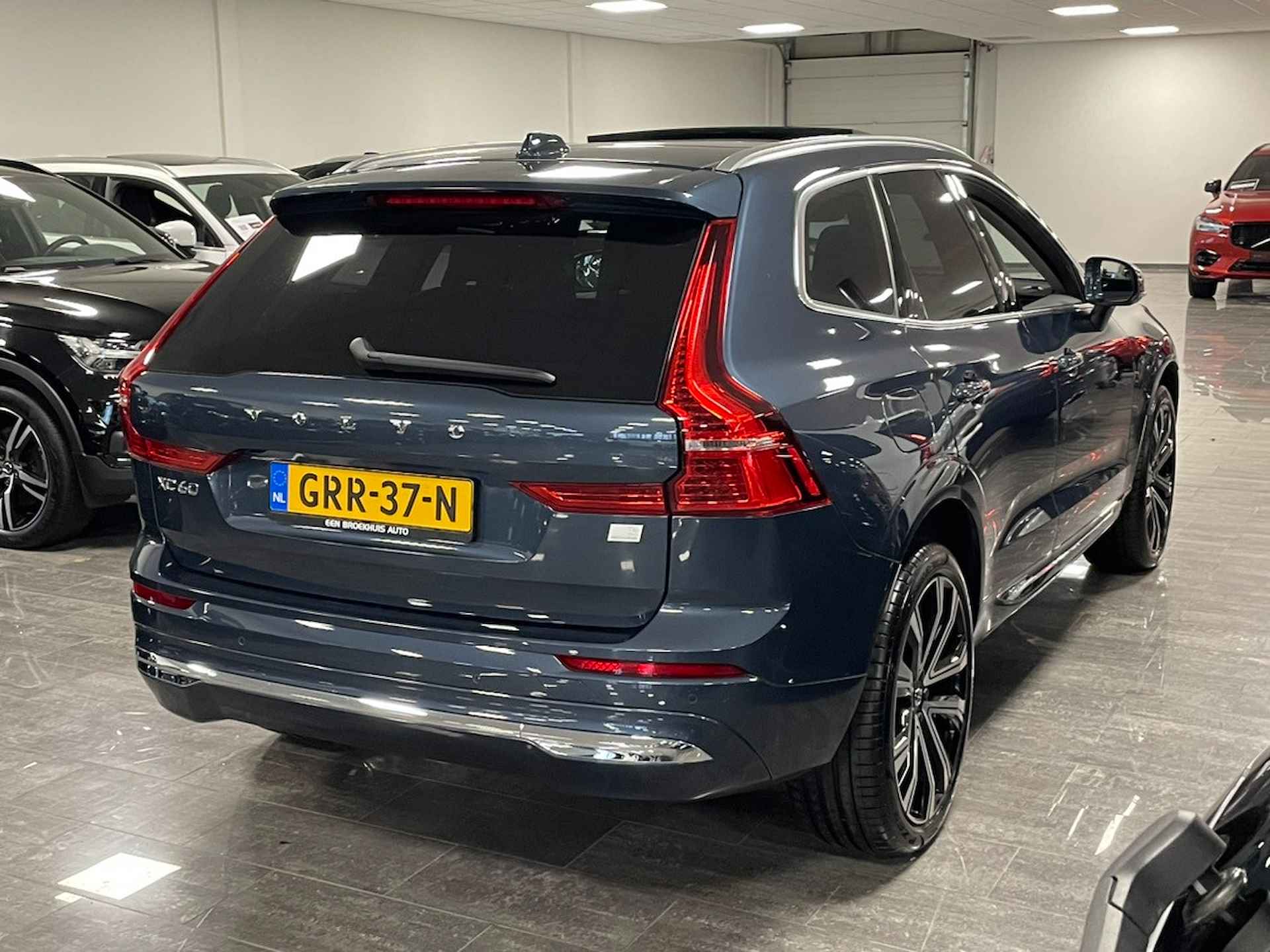 Volvo XC60 T6 AWD Recharge Plus Bright | Trekhaak | Adaptieve Cruise Control | Parkeercamera | Voorverwarming met Volvo On Call App | Stoel - 3/31