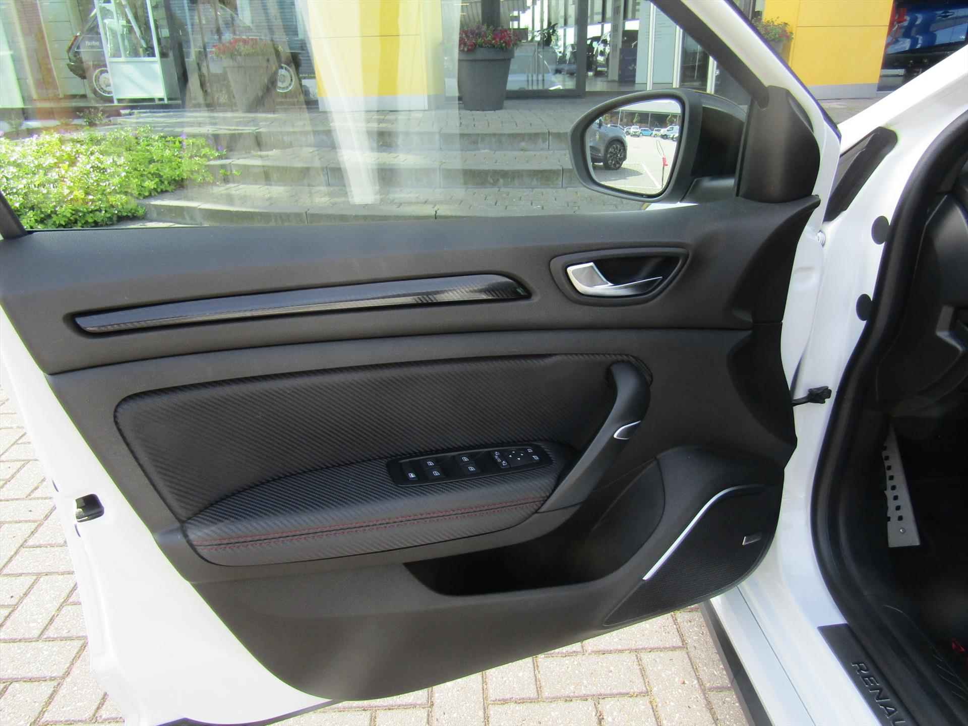 Renault Megane RS 280 EDC /  NL dealer Auto / Bose / Head Up display / 19'' Lmv / Camera - 9/44