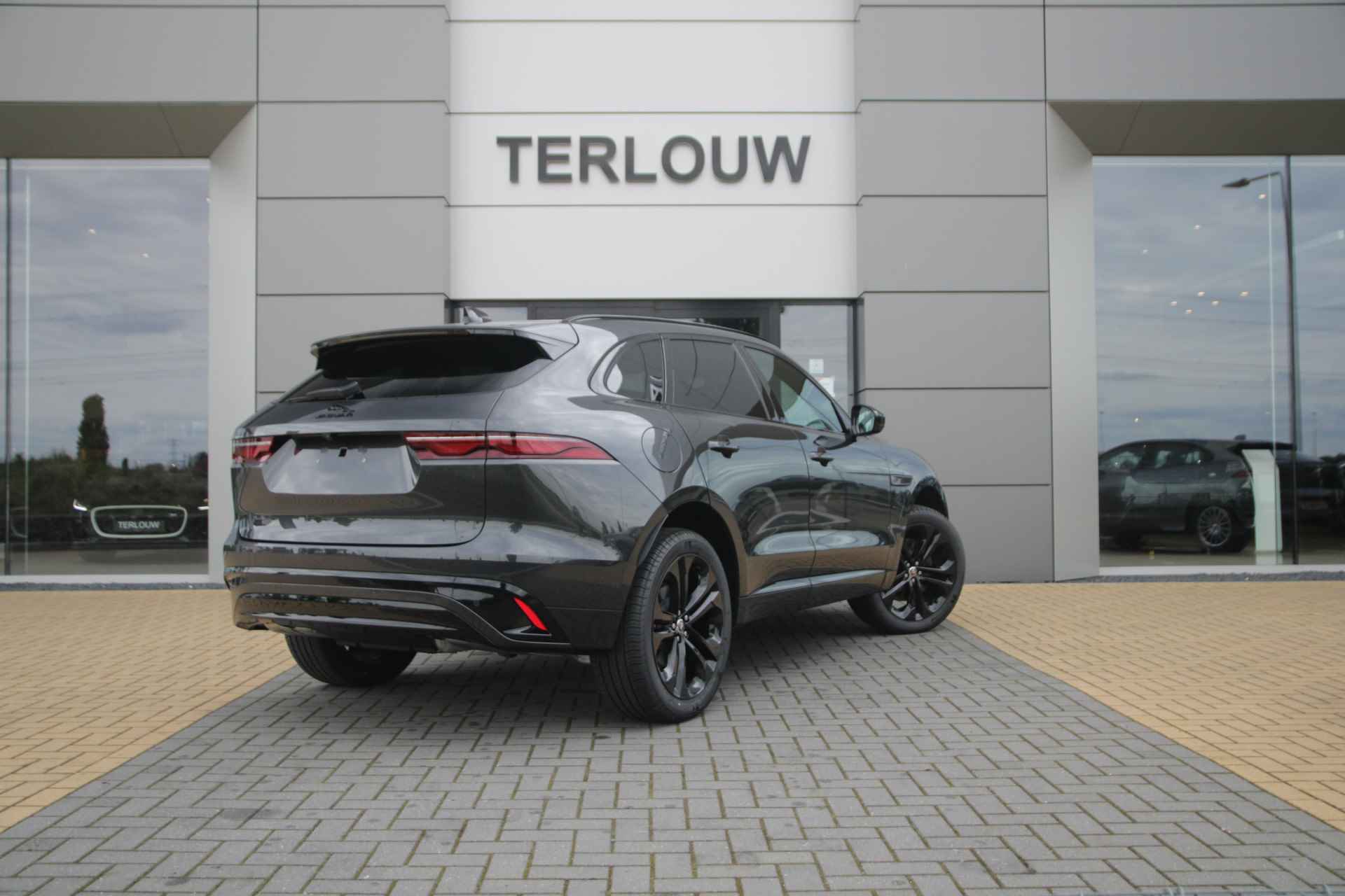 Jaguar F-Pace 2.0 P400e PHEV R-Dynamic SE - 4/29