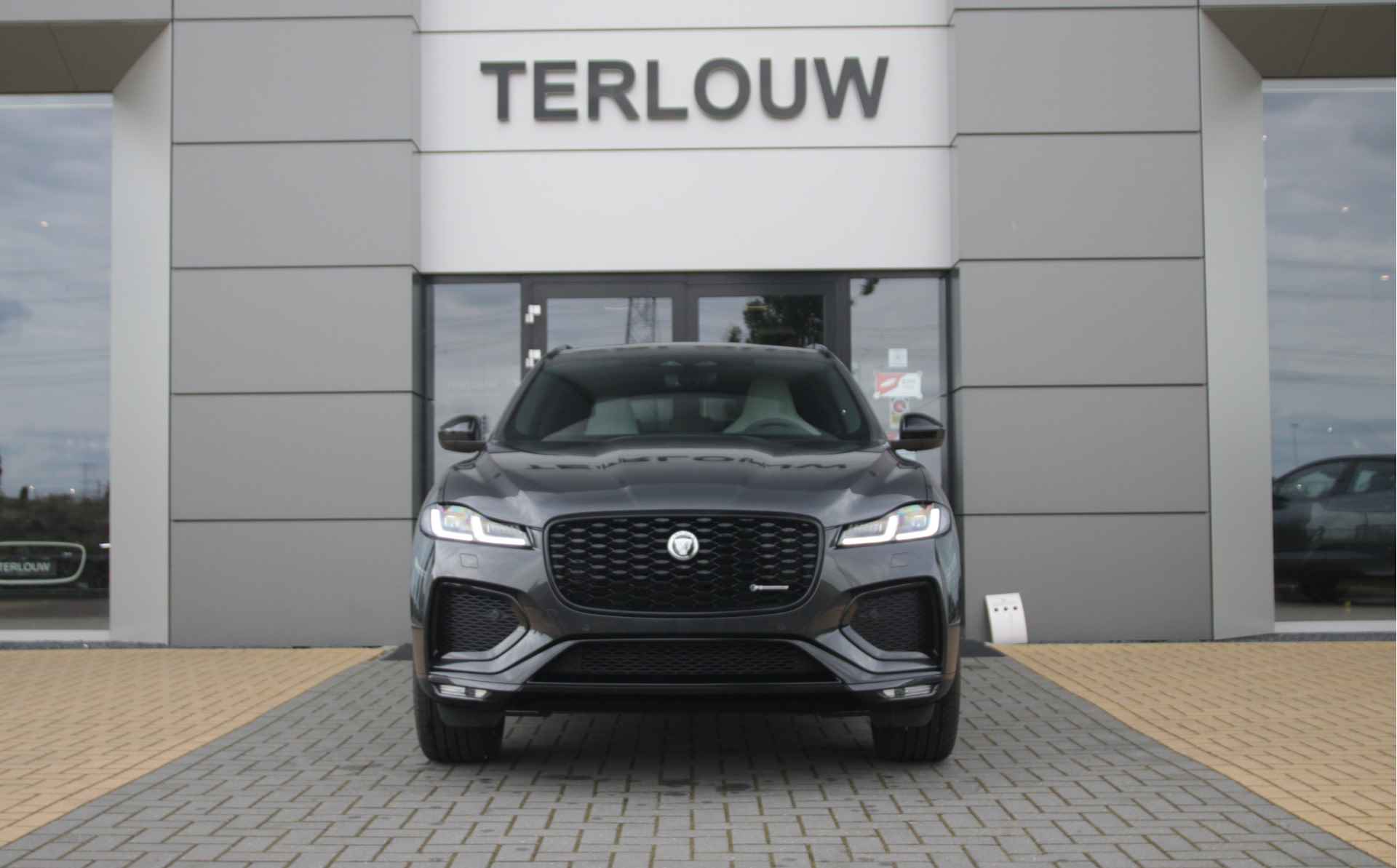 Jaguar F-Pace 2.0 P400e PHEV R-Dynamic SE - 6/29