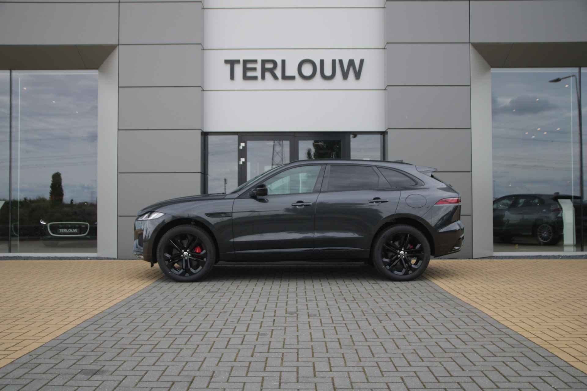 Jaguar F-Pace 2.0 P400e PHEV R-Dynamic SE - 10/29