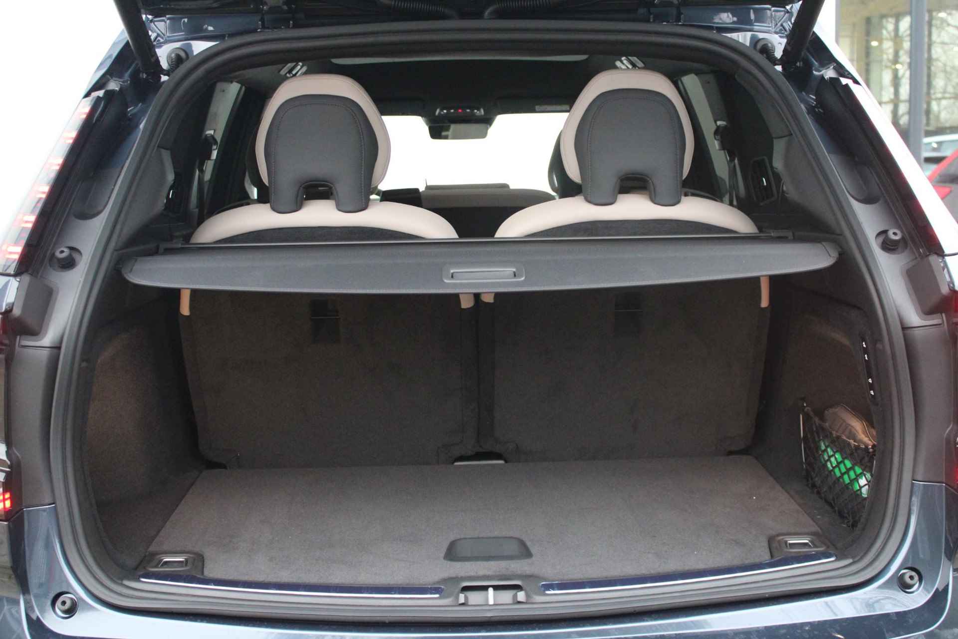 Volvo EX90 Twin Motor Performance Ultra 7p. 111 kWh Luchtvering, Adaptieve Cruise Control met Pilot Assist, Premium audio by Bowers & Wilkins, Elektrische voorstoelen + stuurwiel met geheugenfunctie, Verwarmbare voorstoelen + stuurwiel + achterbank, Panoramisch dak, Voorstoelen met massagefunctie, 360 Parkeercamera, Alarmklasse III, 4-Zone Climate Control, Head-Up Display, 22'' Lichtmetalen wielen - 9/25