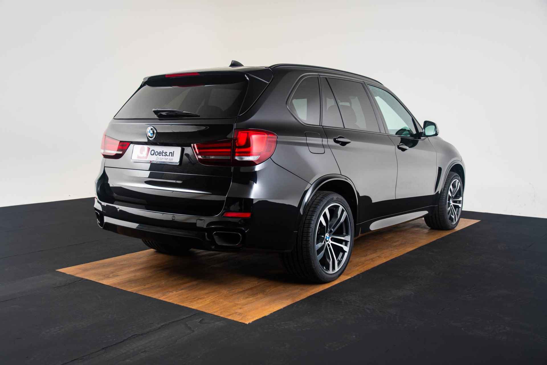 BMW X5 M50d Head-Up - Driving Assistant Plus - Panoramadak - Comfort Access - Trekhaak -Harman Kardon - Achteruitrijcamera - Comfortstoelen - Stoelventilatie - Grootlichtassistent - Lane Change Warning - Interieurvoorverwarming - Surround View - Stoelverwarming voor & achter - DAB+ - 2/47