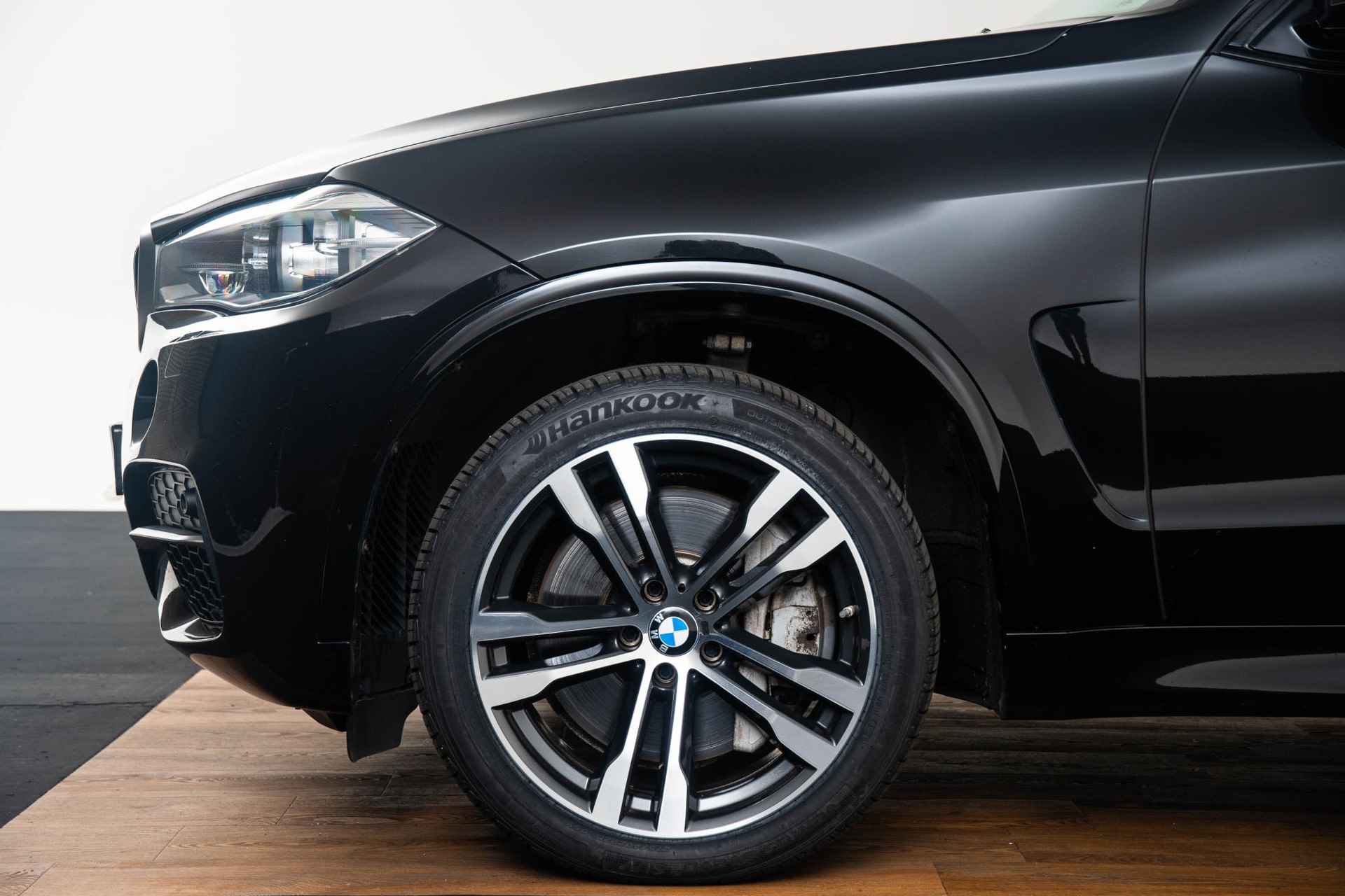 BMW X5 M50d Head-Up - Driving Assistant Plus - Panoramadak - Comfort Access - Trekhaak -Harman Kardon - Achteruitrijcamera - Comfortstoelen - Stoelventilatie - Grootlichtassistent - Lane Change Warning - Interieurvoorverwarming - Surround View - Stoelverwarming voor & achter - DAB+ - 6/47
